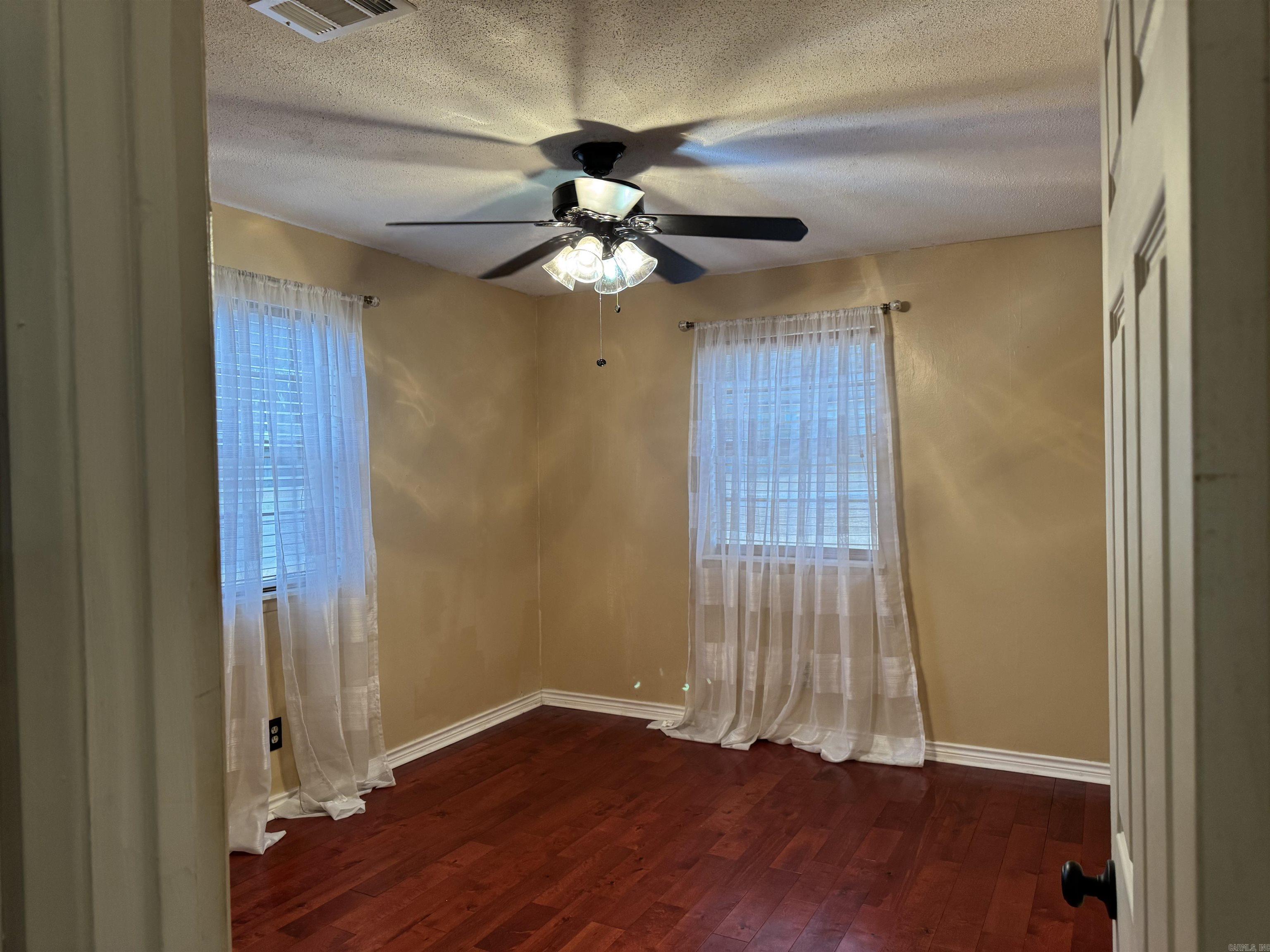 TWIN LAKES - Residential