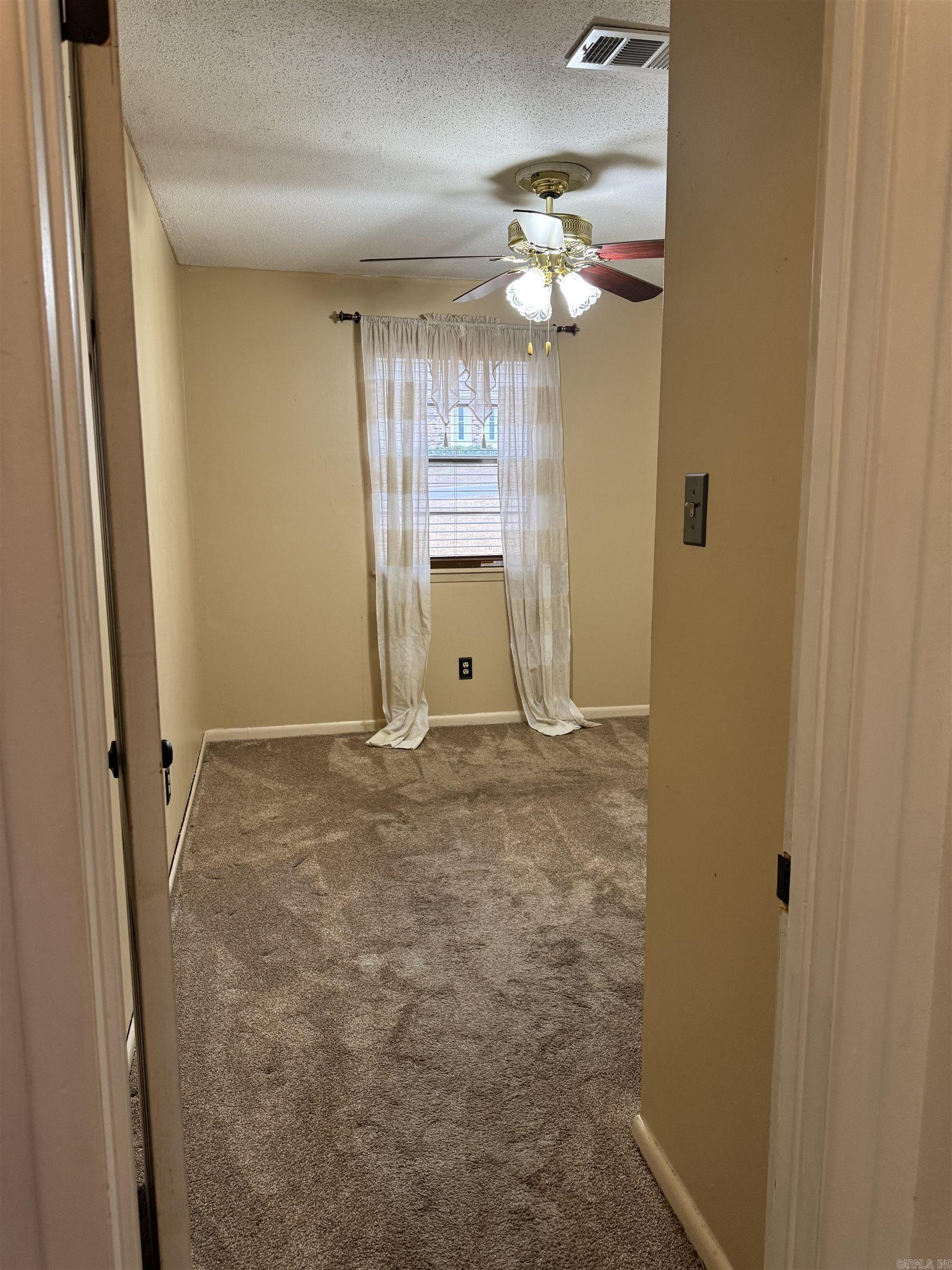 TWIN LAKES - Residential