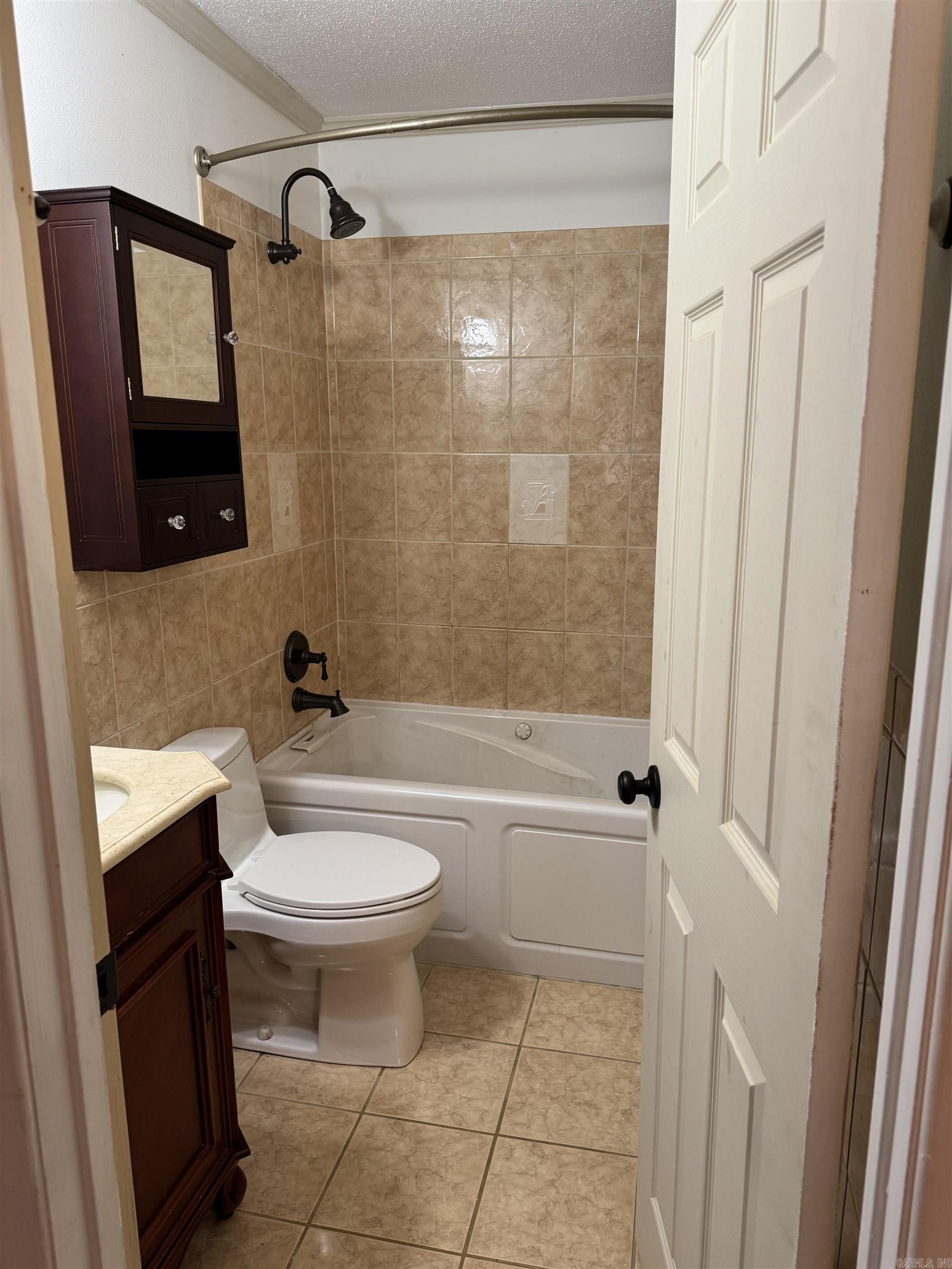 TWIN LAKES - Residential