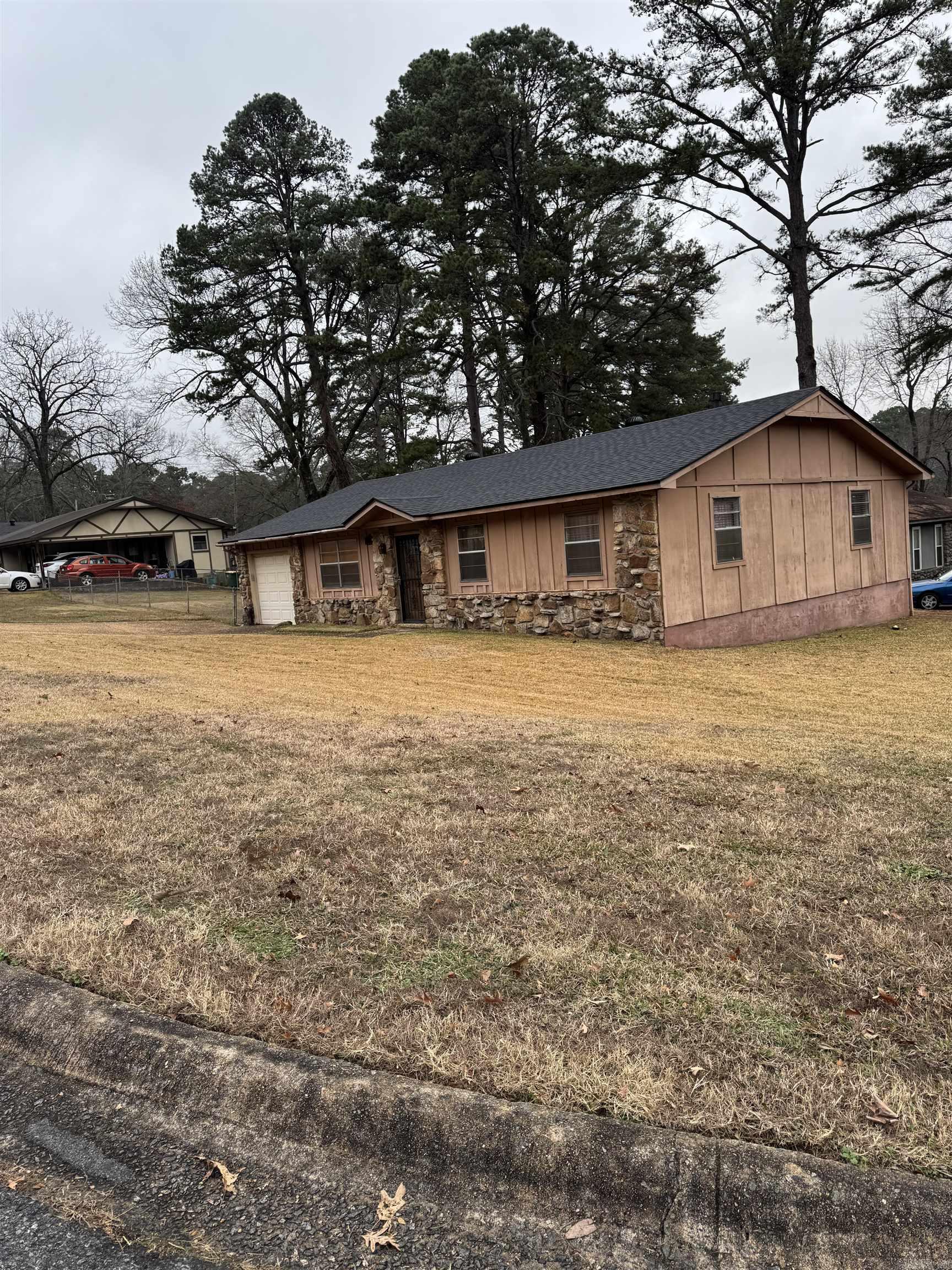 TWIN LAKES - Residential