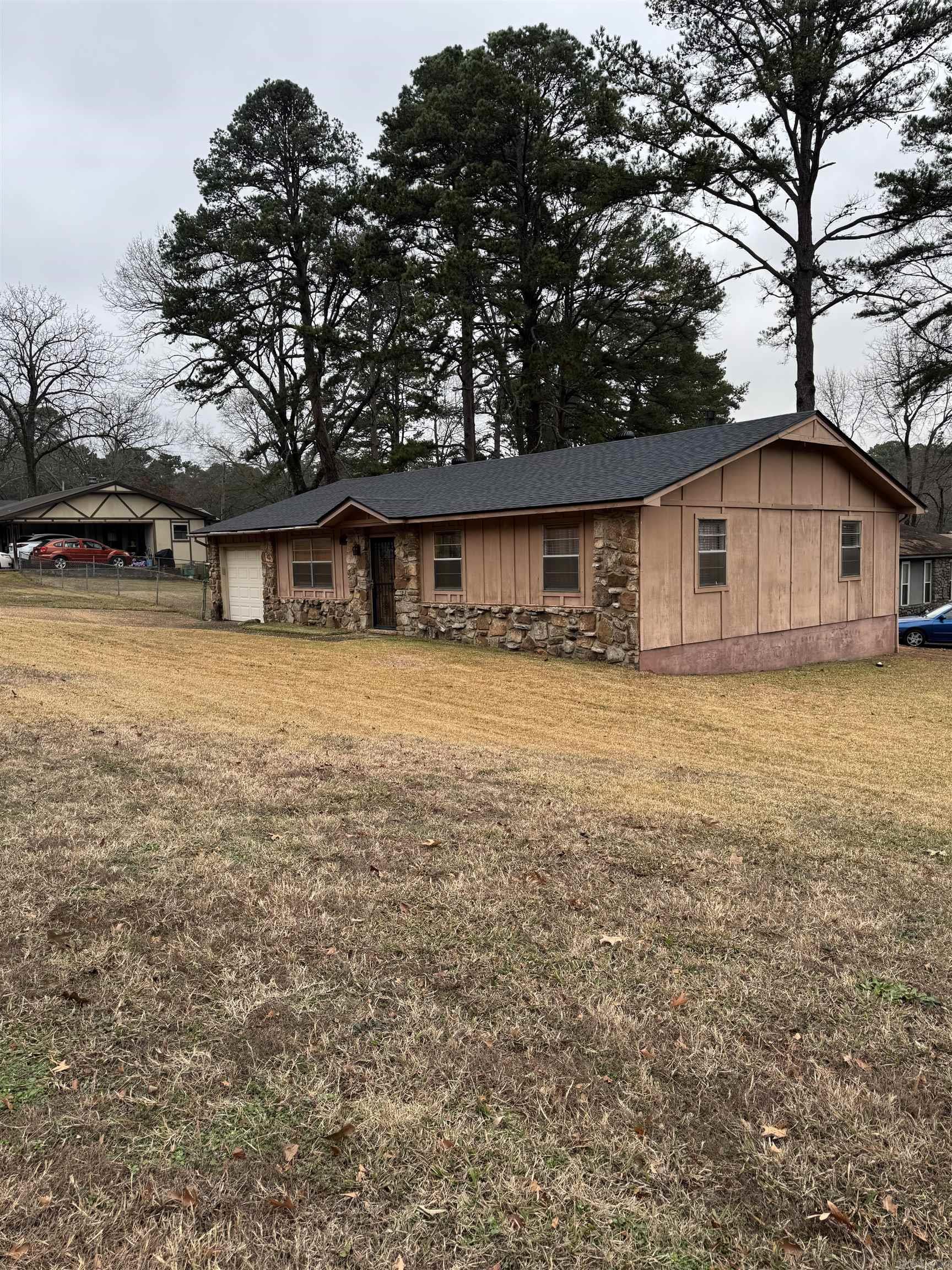 TWIN LAKES - Residential