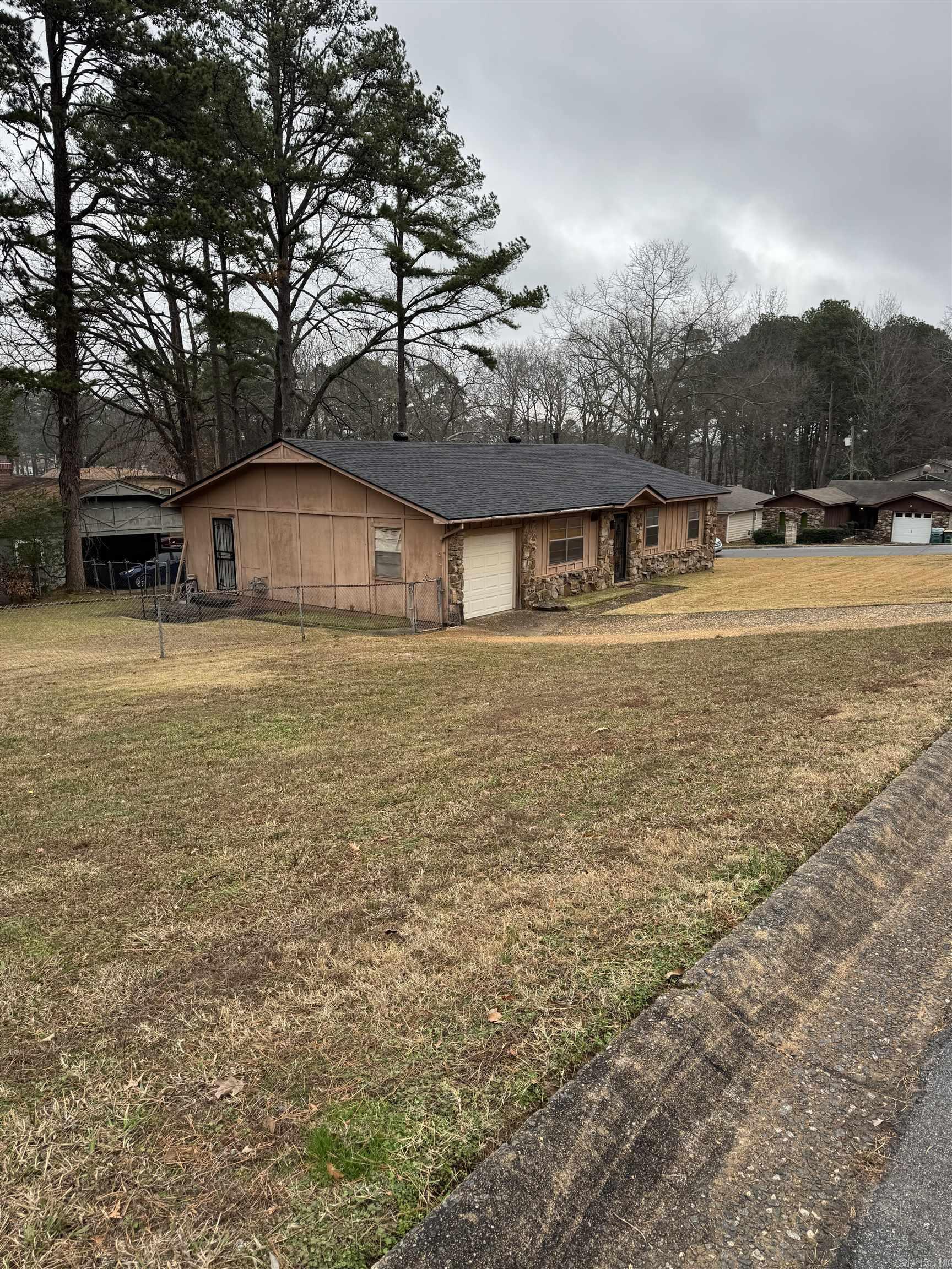 TWIN LAKES - Residential