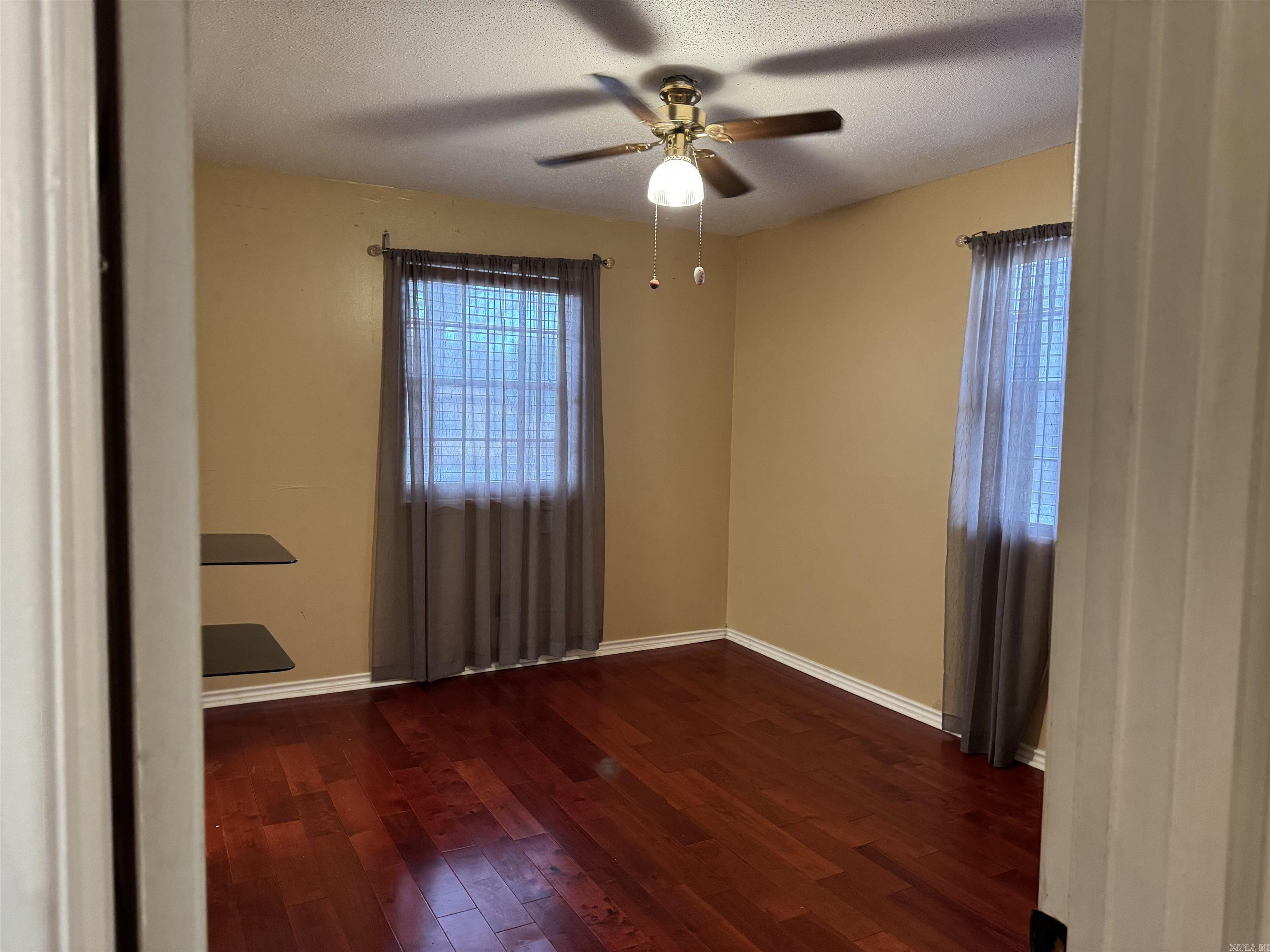 TWIN LAKES - Residential