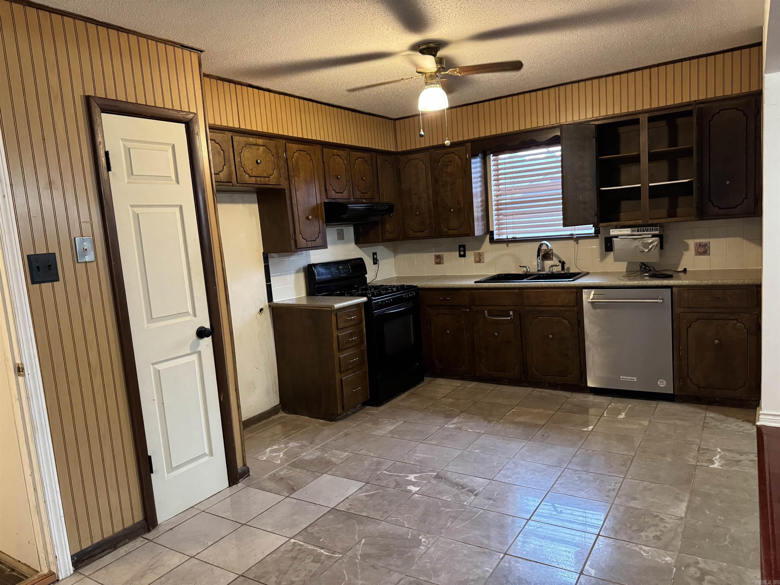 TWIN LAKES - Residential