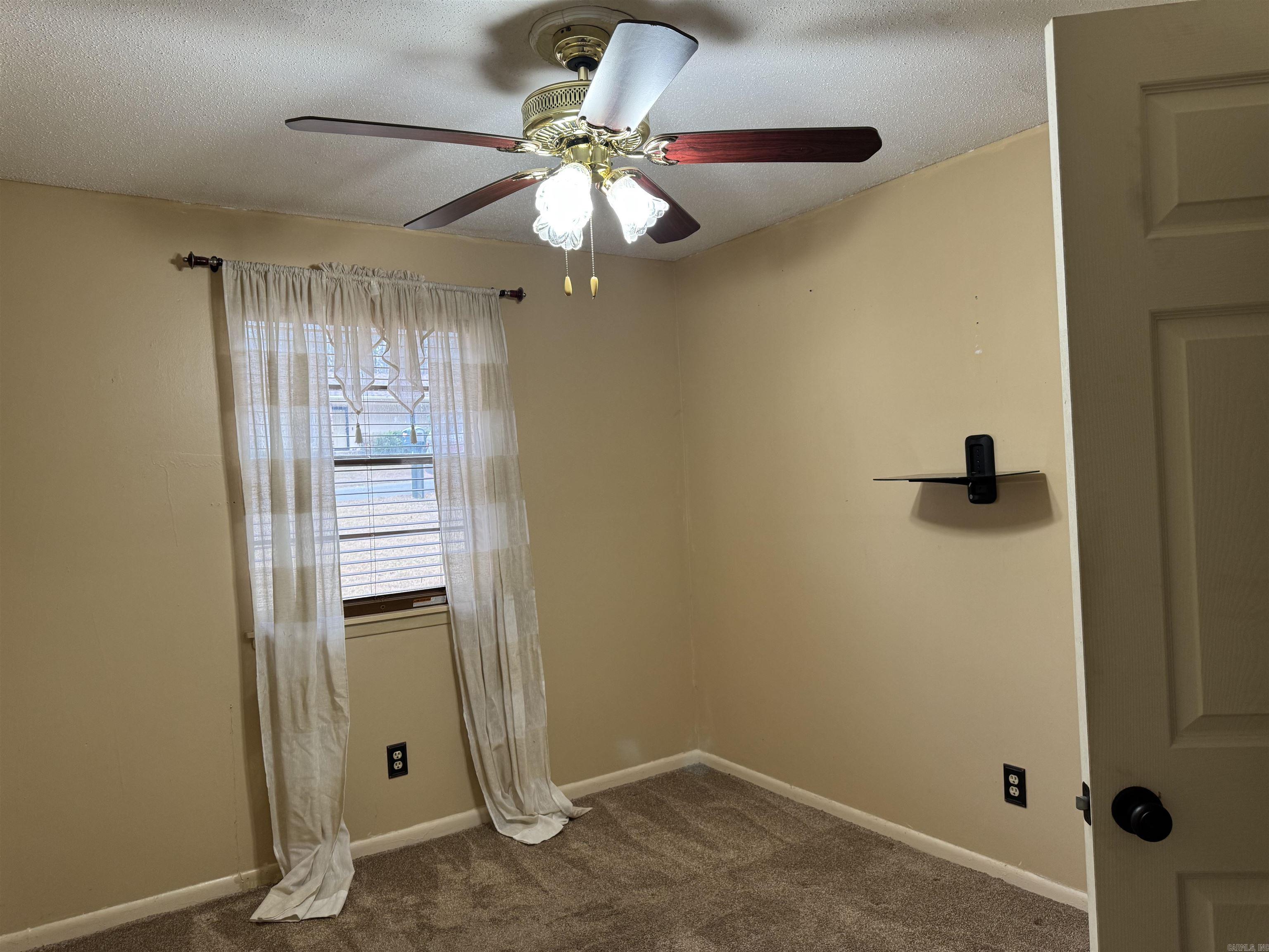 TWIN LAKES - Residential