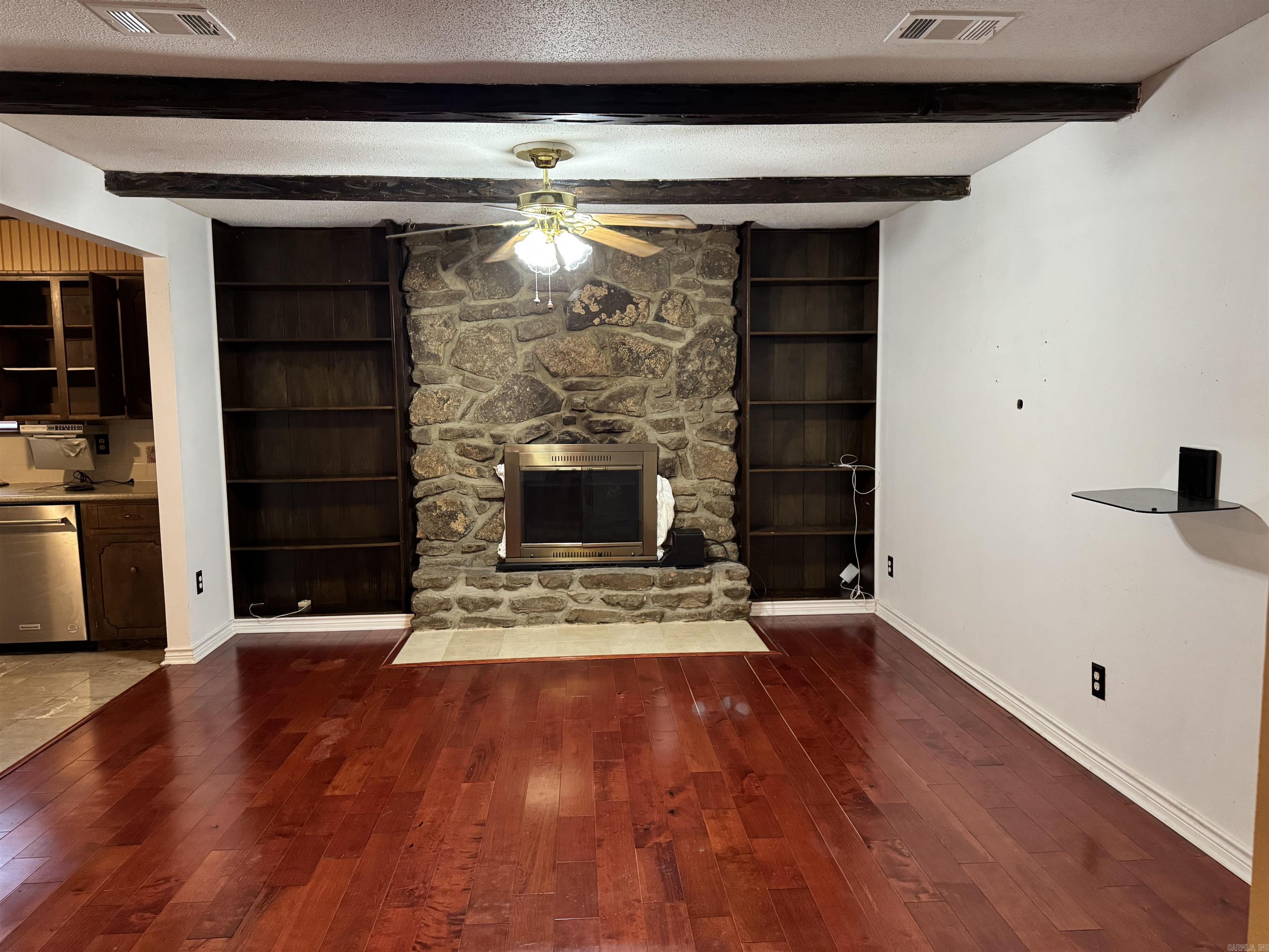 TWIN LAKES - Residential