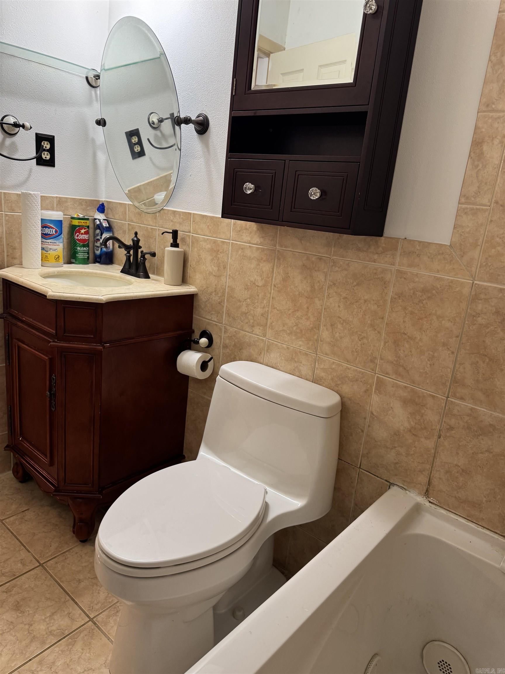 TWIN LAKES - Residential