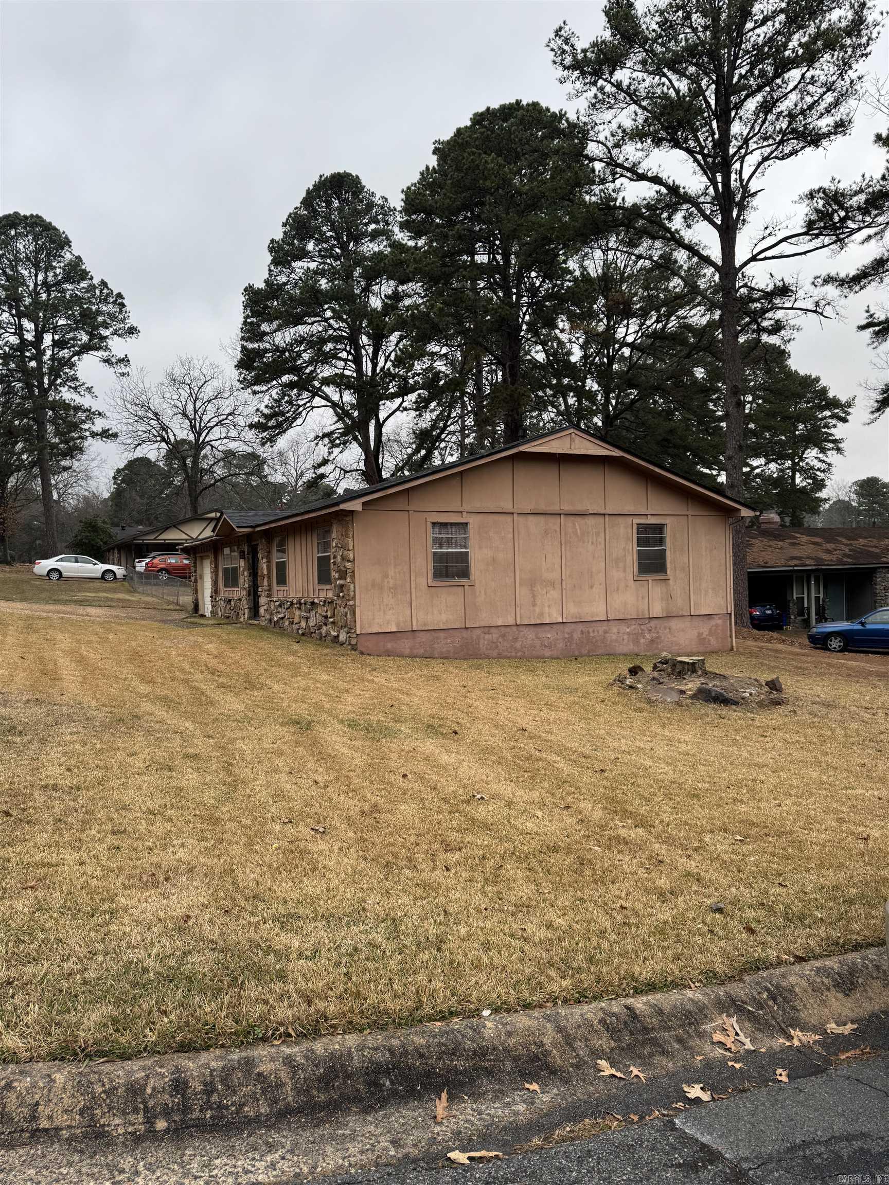 TWIN LAKES - Residential