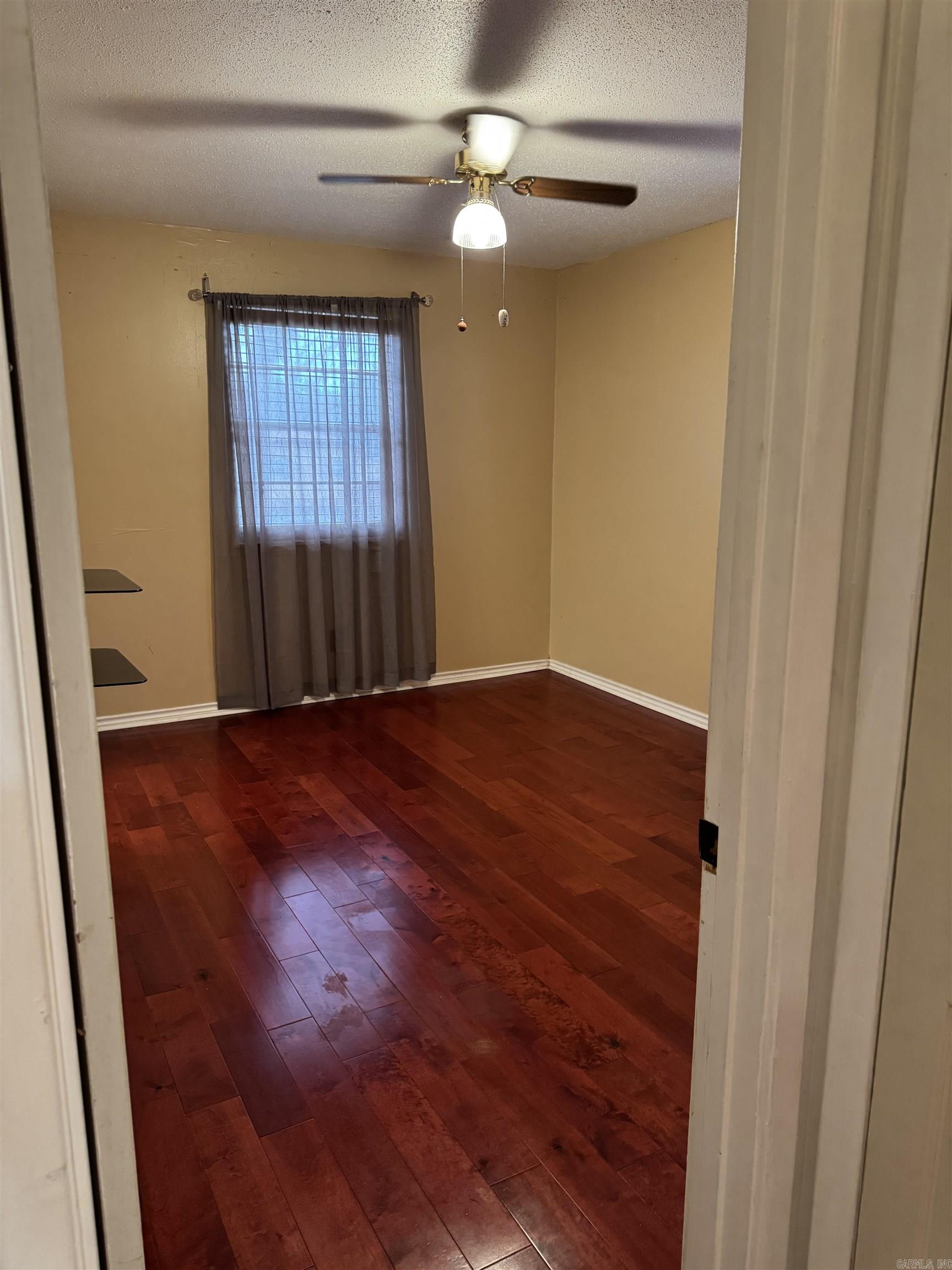 TWIN LAKES - Residential