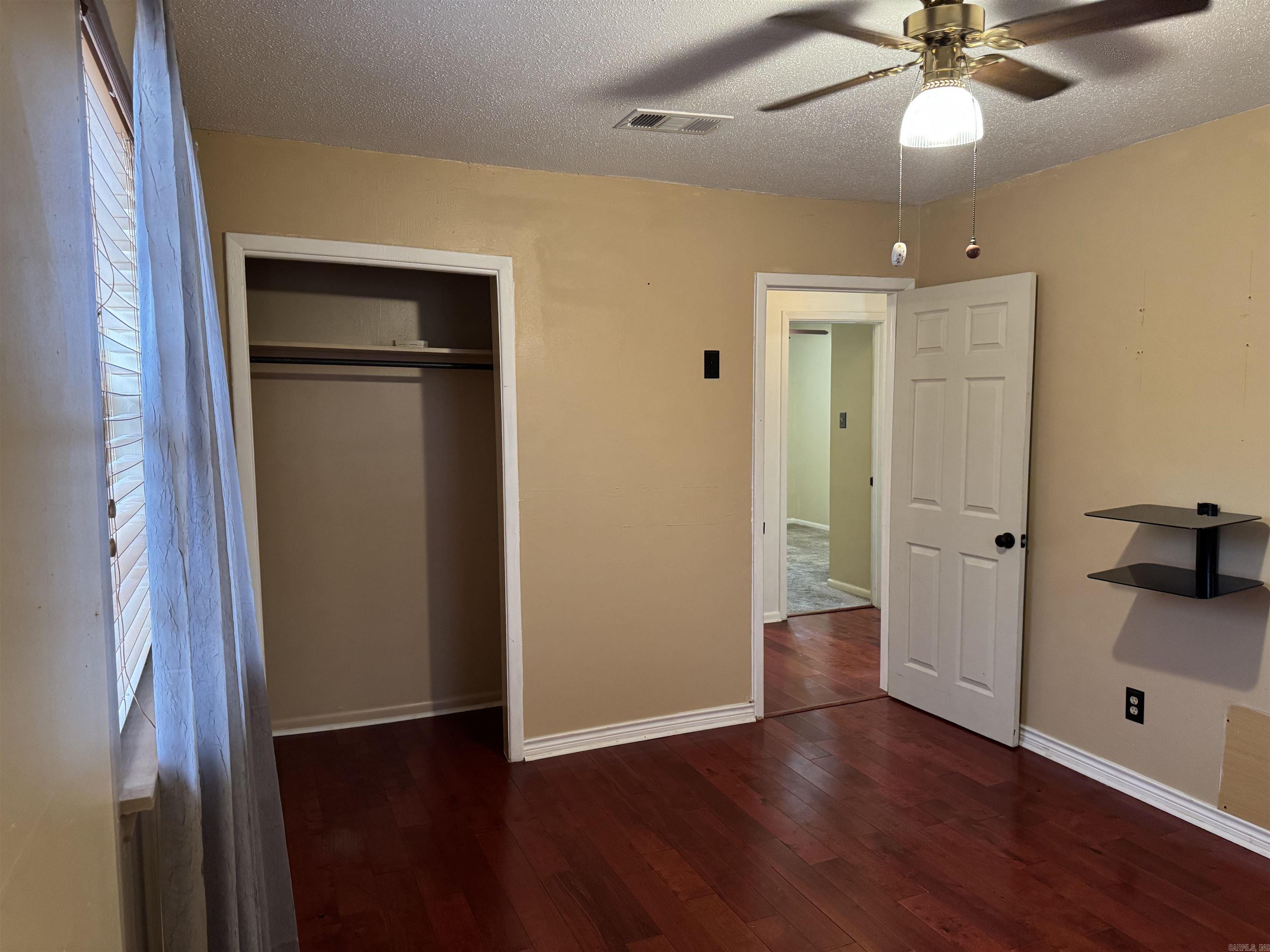 TWIN LAKES - Residential