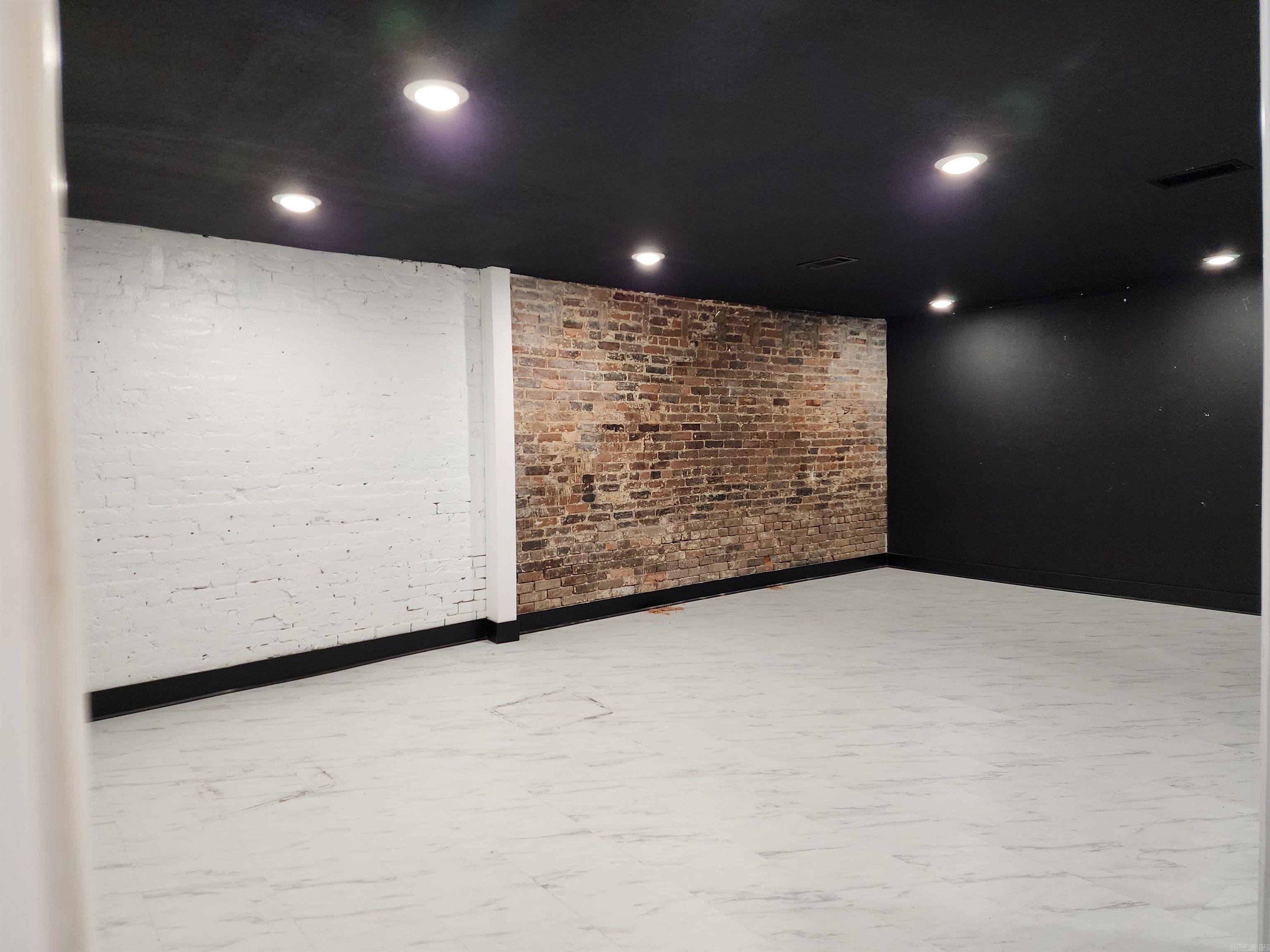 Hs Land & Imp - Commercial Sale