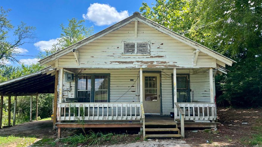 Investors welcome!!! Here is a flippers dream! This 2 bedroom 1 bath house sits on 1.39+/- Acres! It's adorable farmhouse style is the perfect canvas to make someone's dream their reality! Seller is selling the property as is.