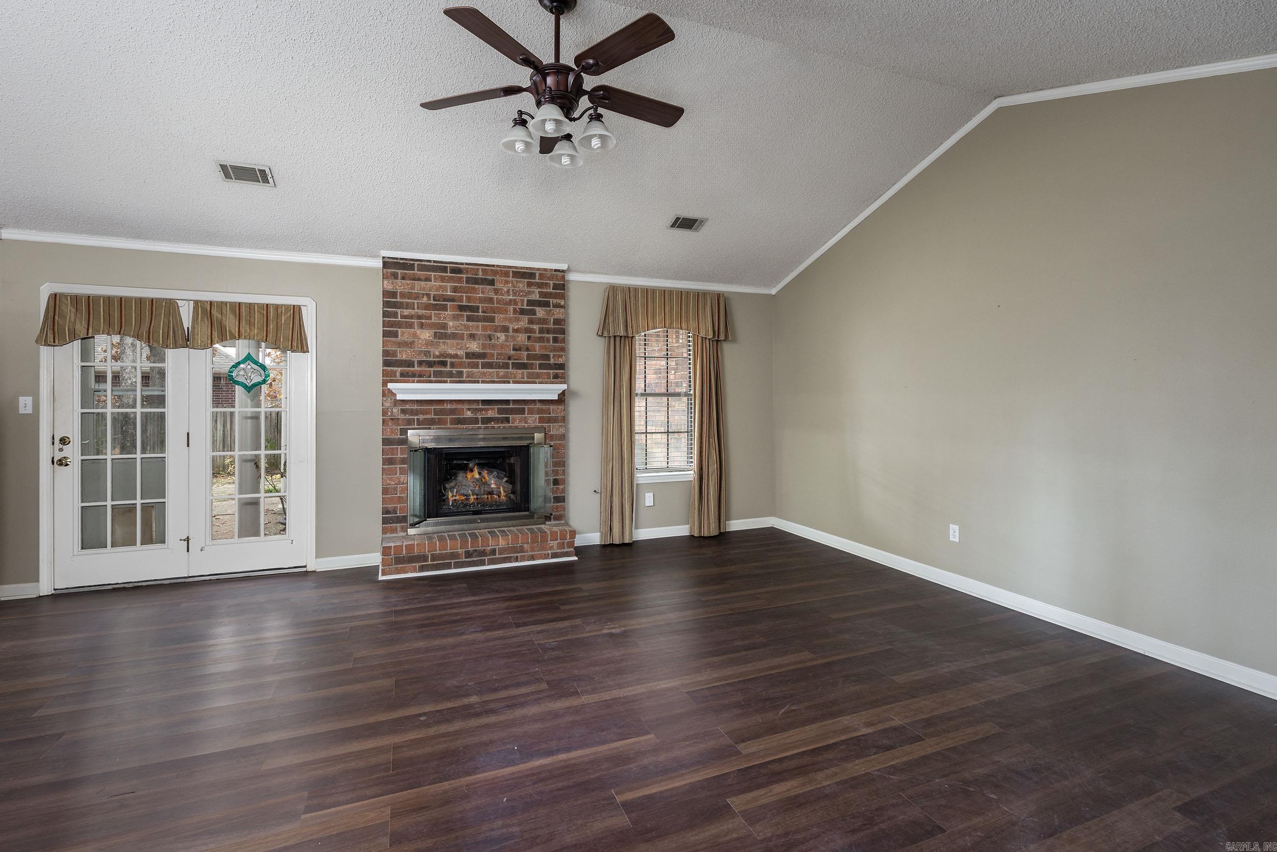 DIAMOND POINTE - Residential