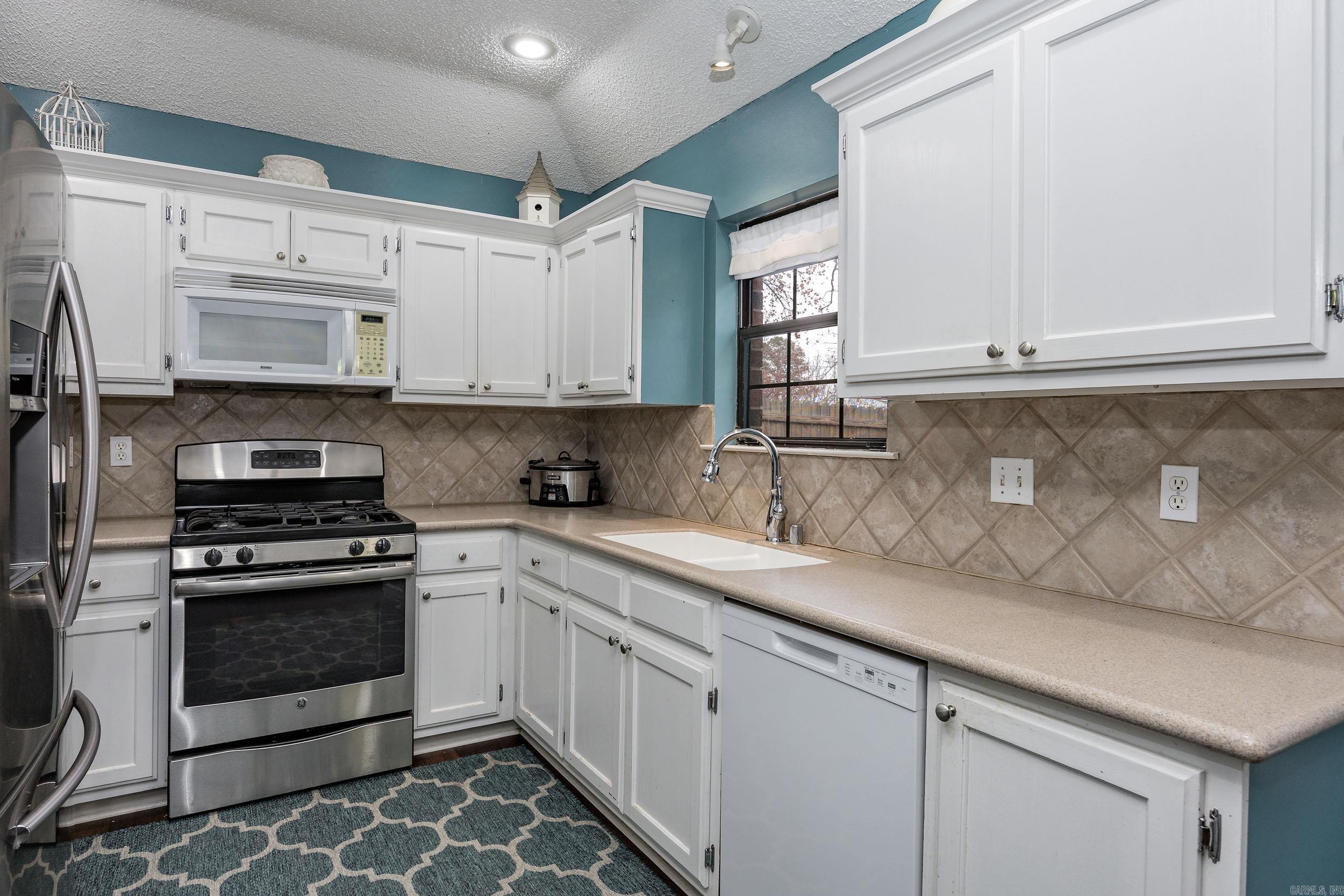 DIAMOND POINTE - Residential