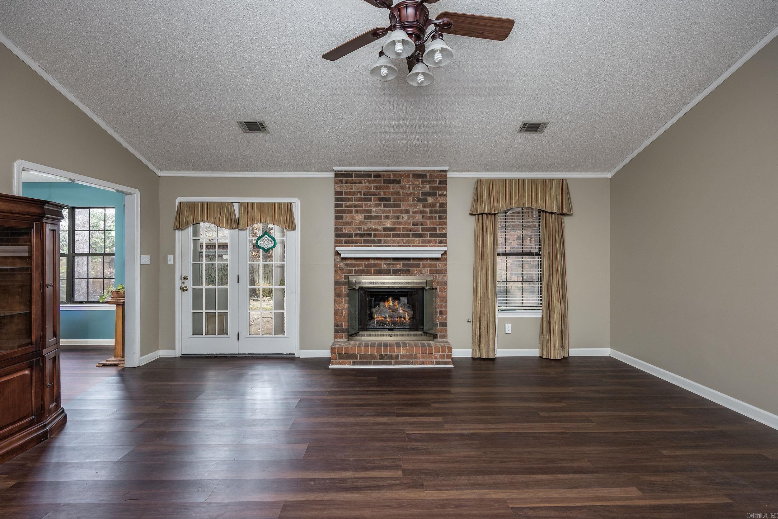 DIAMOND POINTE - Residential