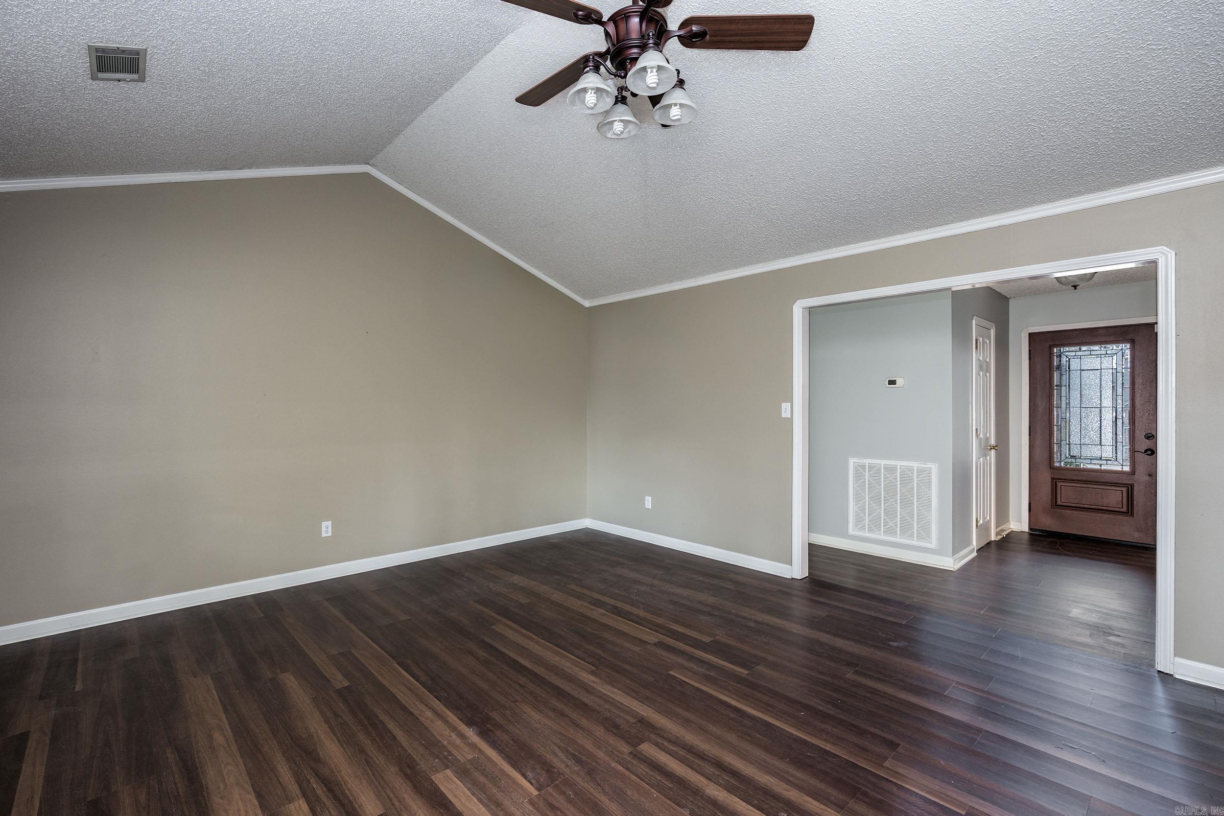 DIAMOND POINTE - Residential