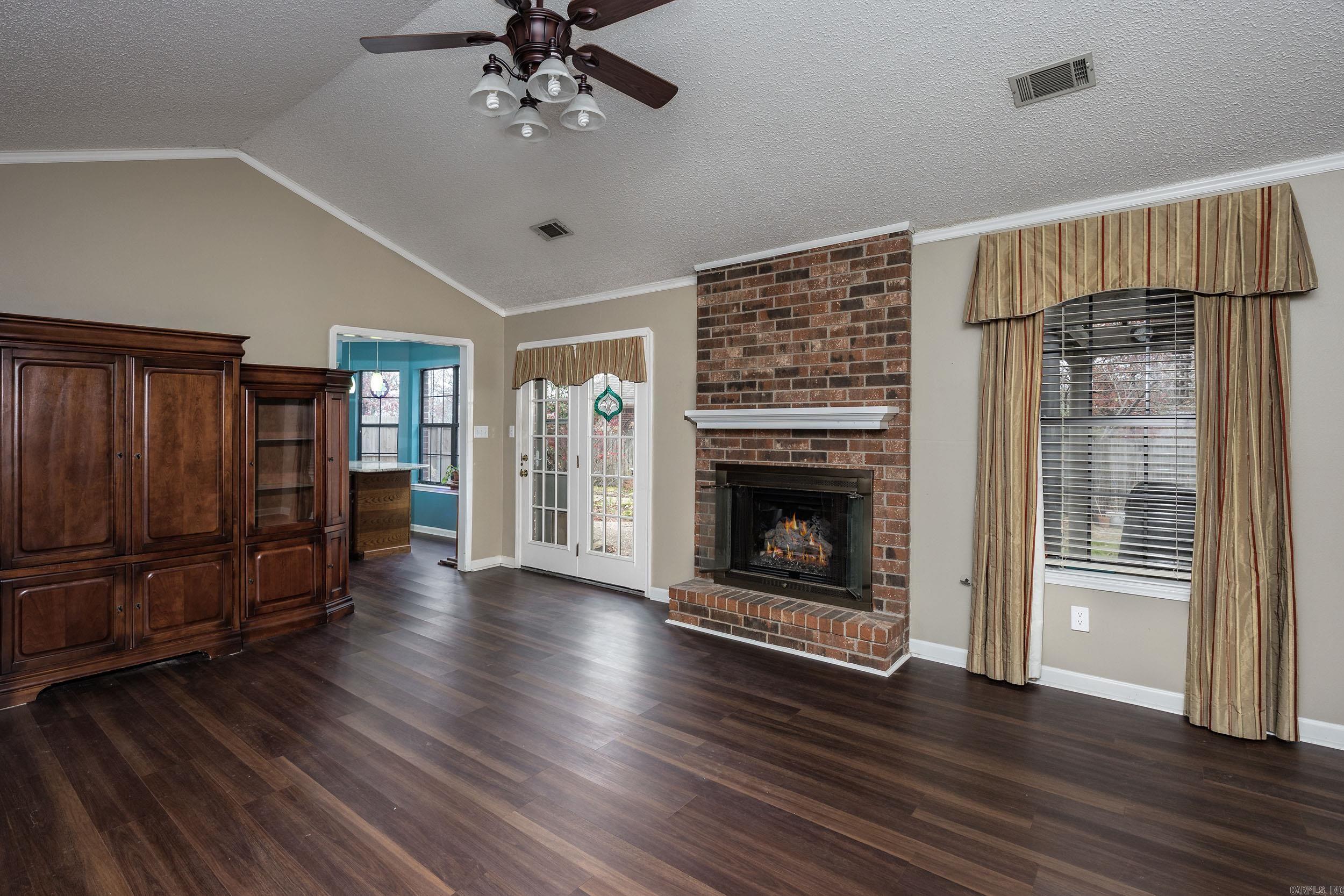 DIAMOND POINTE - Residential