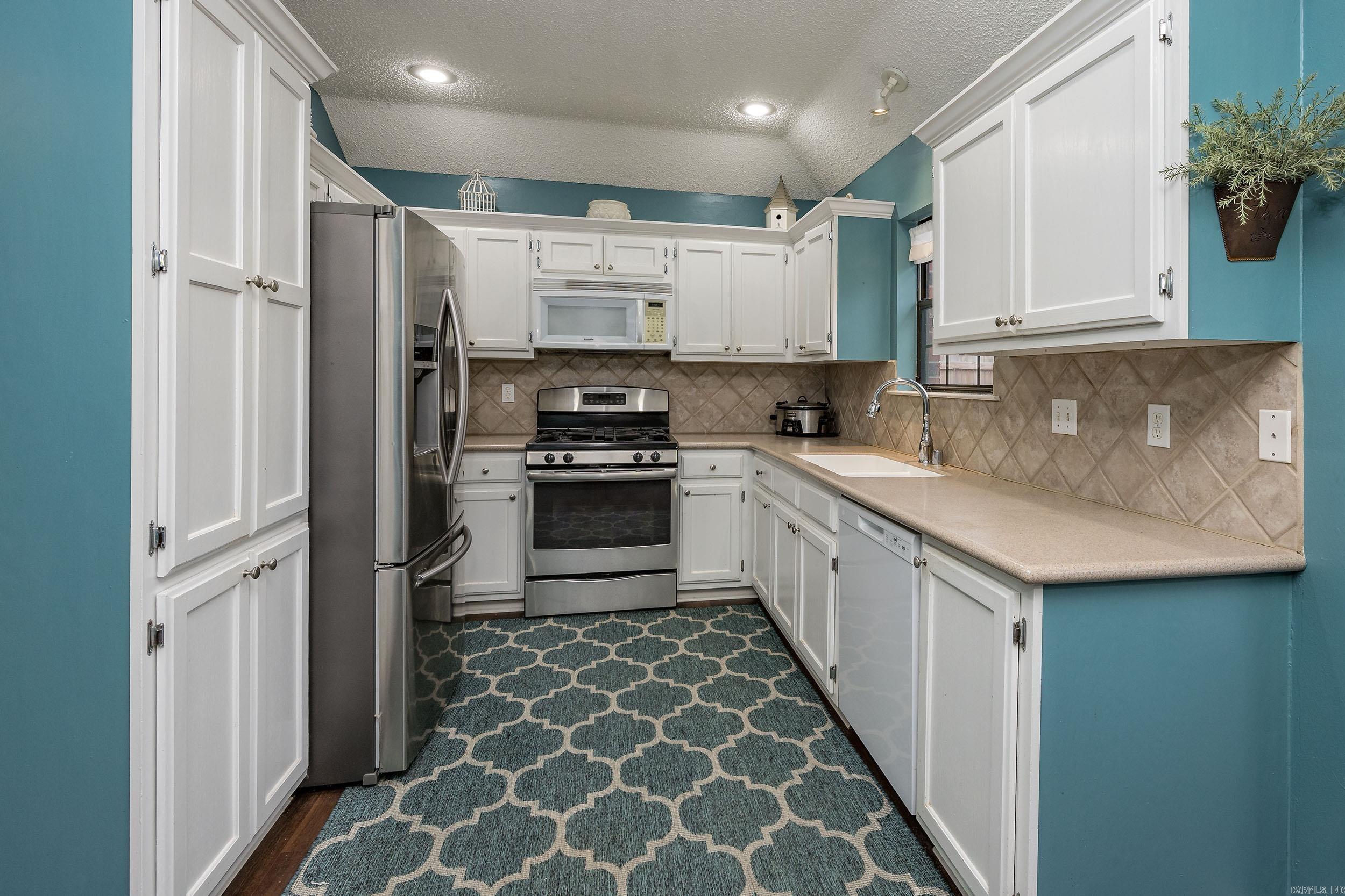 DIAMOND POINTE - Residential