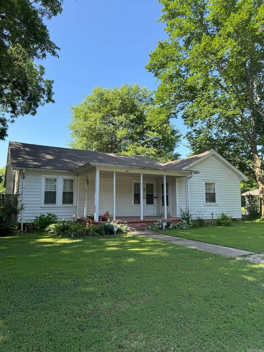 Move in ready charming family home just minutes from the scenic White River in Des Arc! This cozy 2-bedroom, 1-bathroom home features a wood burning fireplace in the den/family room, spacious sunroom conveniently located off the laundry room, large 20x30 shed, and a detached carport garage. Recent updates include a new HVAC system installed in 2024 and a new roof in 2023. This listing includes refrigerator. Don't miss out-schedule your tour today!