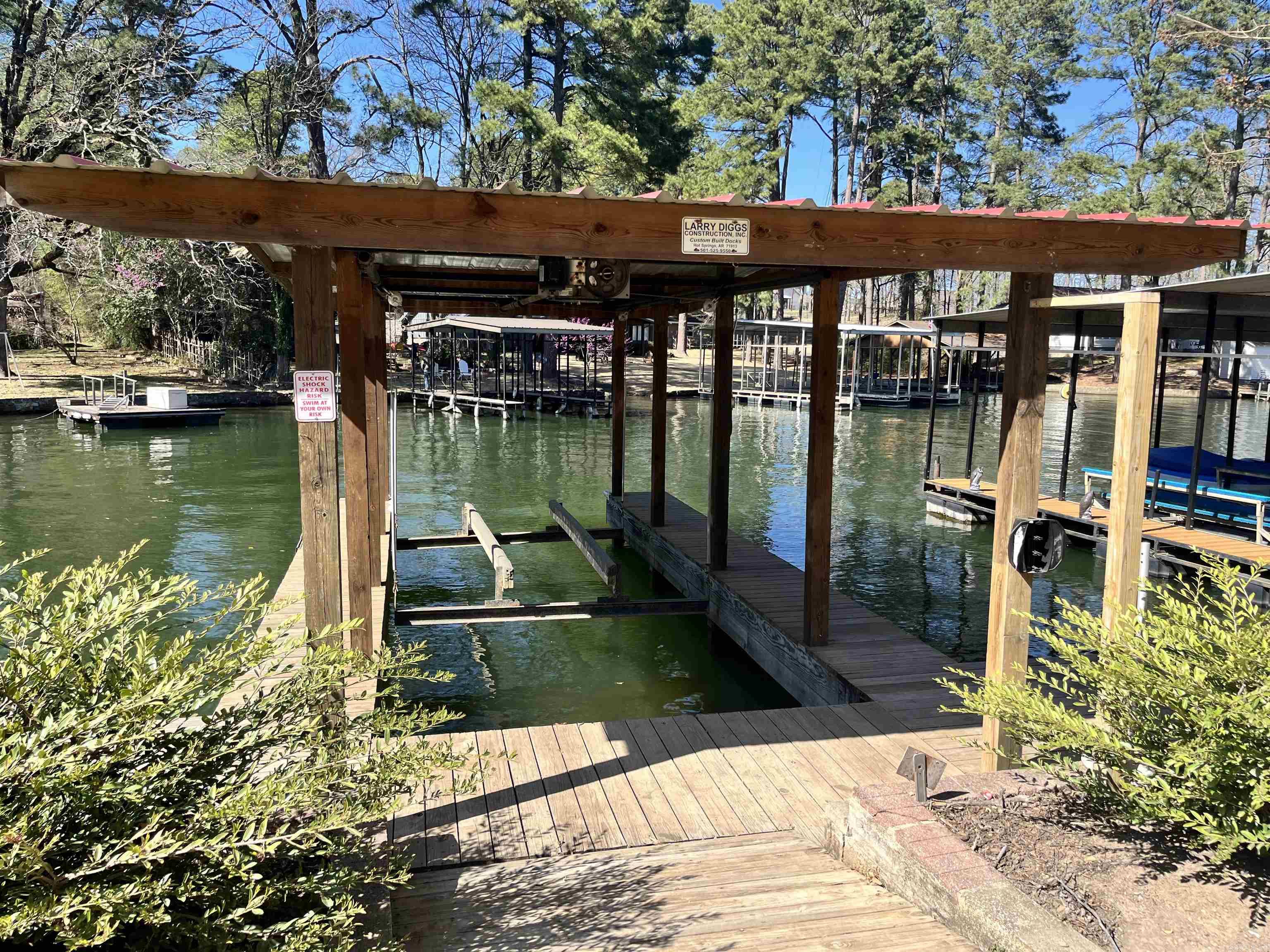Beautiful lake home in a quaint neighborhood! Conveniently located by land or water! This home is built for entertaining with a large covered patio that boasts an outdoor kitchen, fireplace and large gathering area! Single stall well maintained boat dock with hoist in place. Spring is upon us and the awesome Lake Hamilton is calling your name! Perfect home for full time resident, weekend retreat or investment property for short term rental!