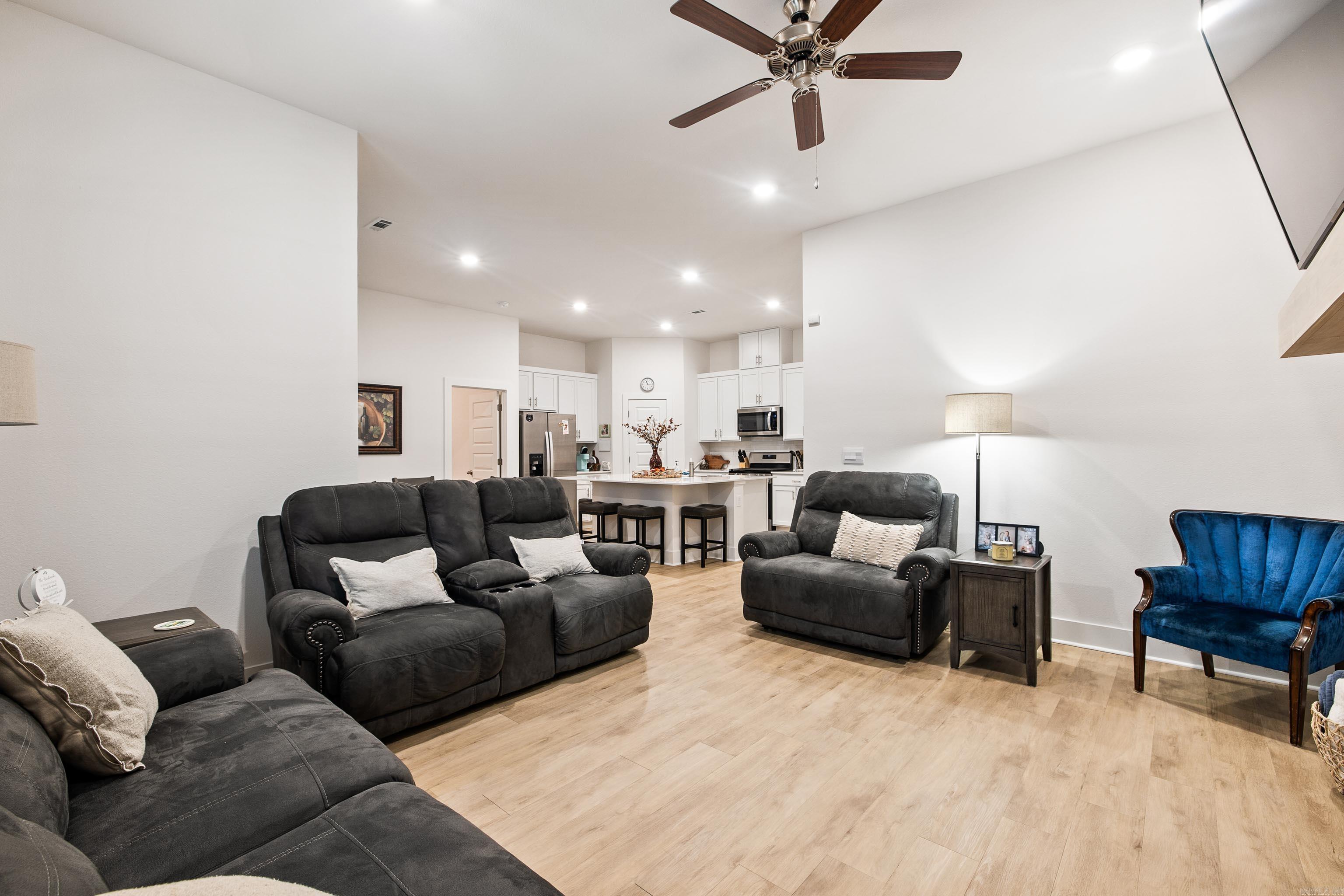 THE RESERVE AT COUNTRY CLUB PHAS - Residential