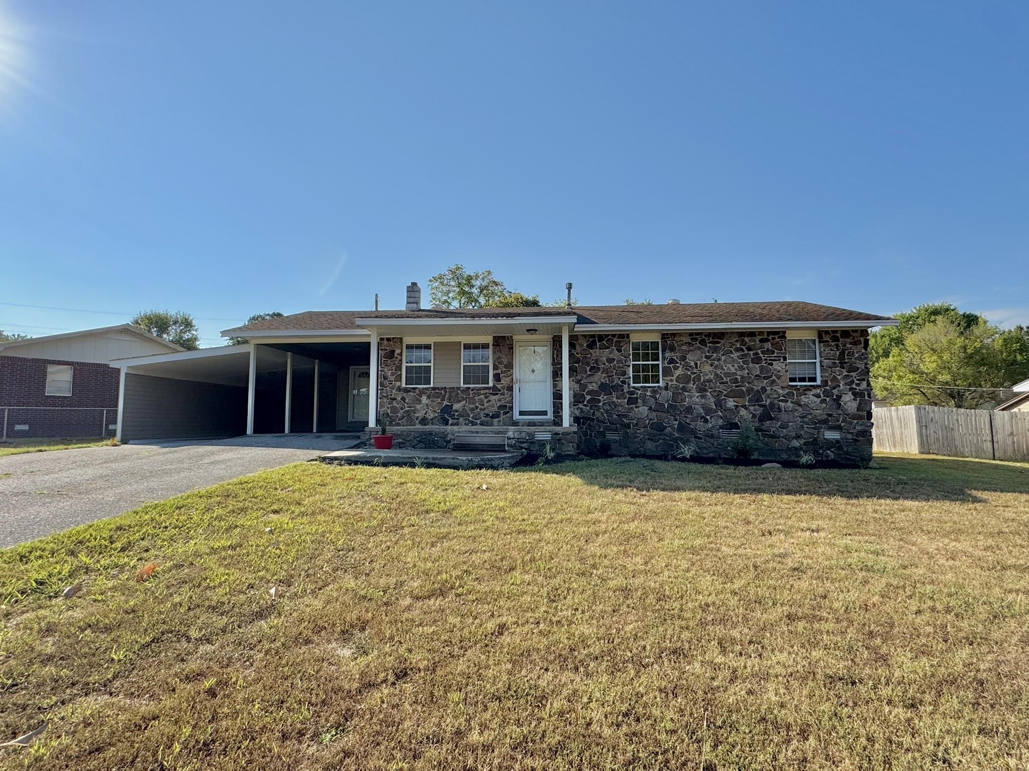 3 bedroom, 2 bathroom home offering plenty of space and comfort! This home is located on a paved road with the convenience of living in town! Spacious living area and large kitchen open to the dining area! The master suite has an attached full bathroom. Outside, youāll find a 2-vehicle carport, a storage building, and a large concrete patio! Call today to view this home!