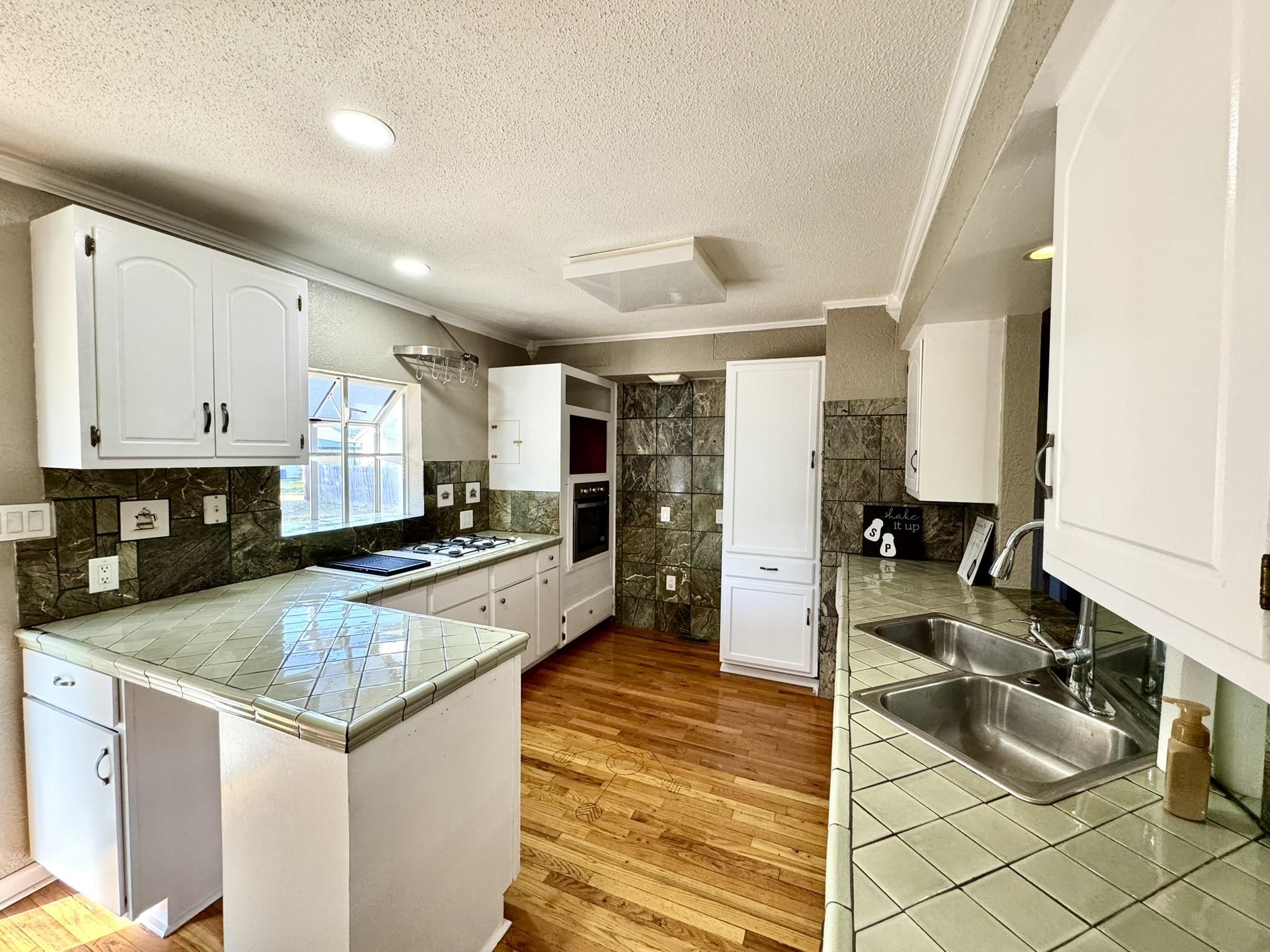 BON TON VILLAGE - Residential