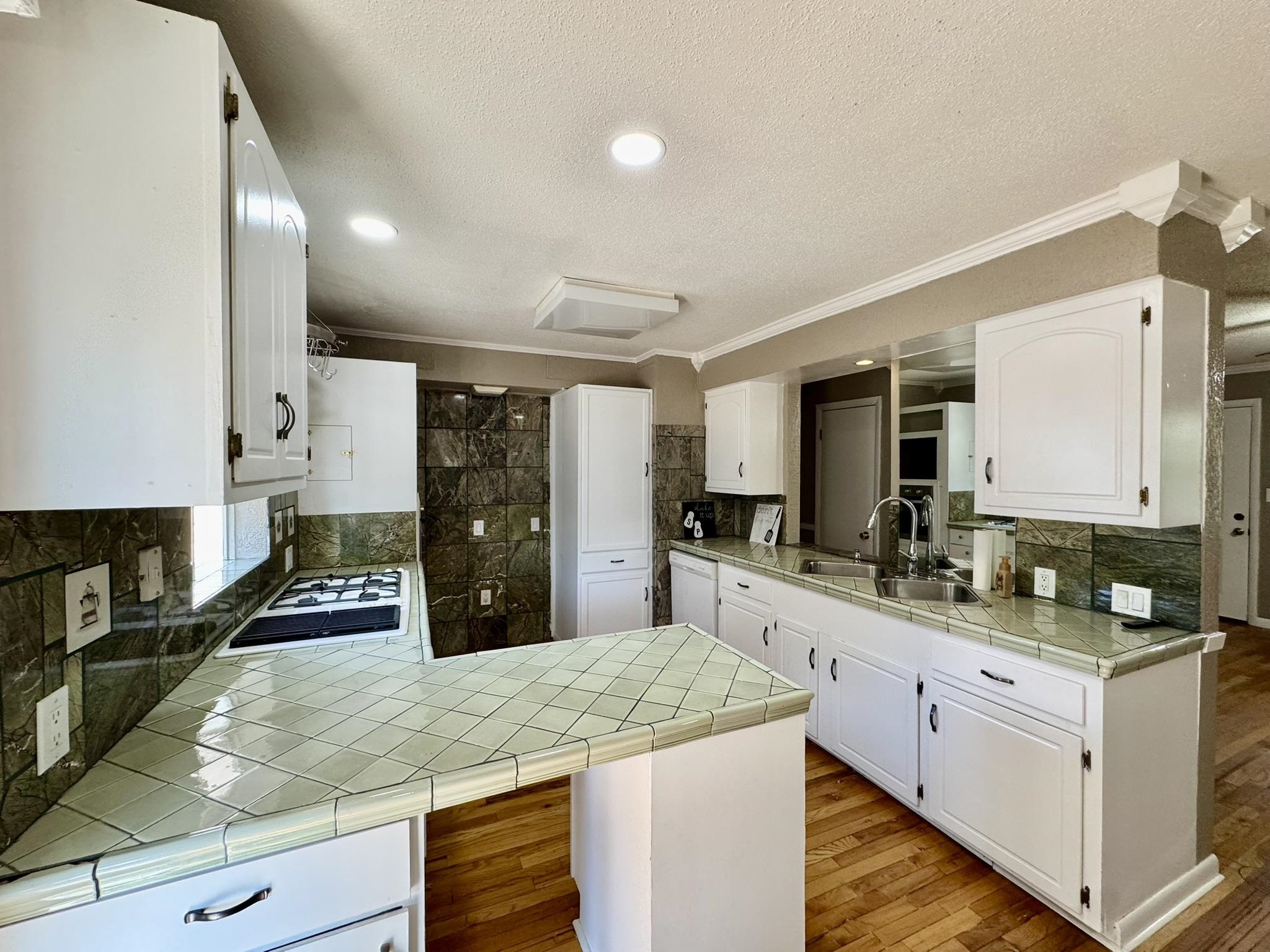 BON TON VILLAGE - Residential