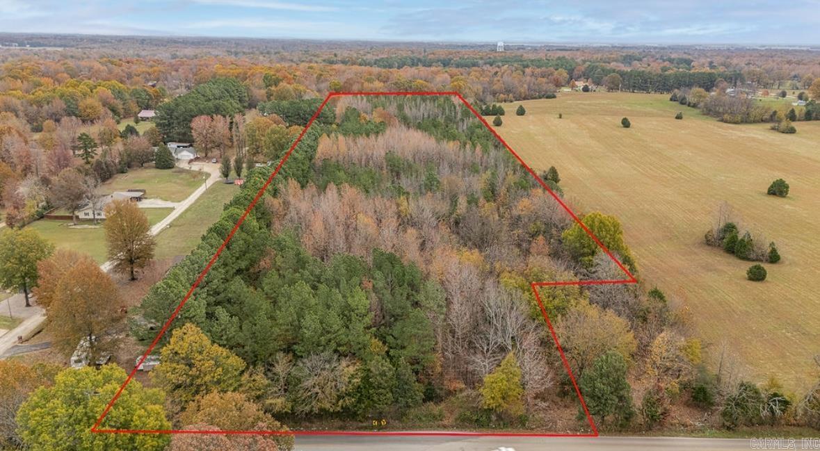 Beautiful wooded land to build your dream property. Excellent location with lots of wildlife.