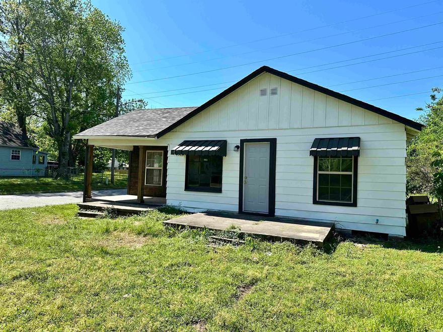 Move in ready home for first time home buyers or for investors looking to add a rent ready property to their portfolio! This house has three bedrooms and one bath, window units, and washer and dryer connections. This property also comes with a lot in the back.