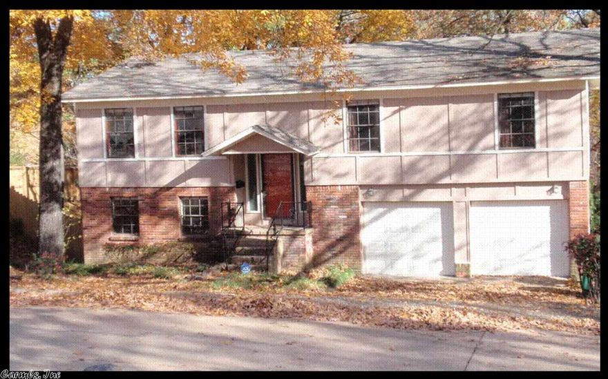 Spacious 4 BR, 3 full bath split level home features stainless steel appliances, remodeled kitchen and baths, added security features, new paint inside and out, heated and cooled garage with bonus room and cable tv, two living rooms, dual balconies; new privacy fence surrounds nearly a third of an acre in beautiful Park Hill! VA lender PURCHASE appraisal on file from 12/13 at $155K!! Termite clearance, etc, at title company ready to go. Priced over $15,000 below lender appraisal on file!! Make that offer!