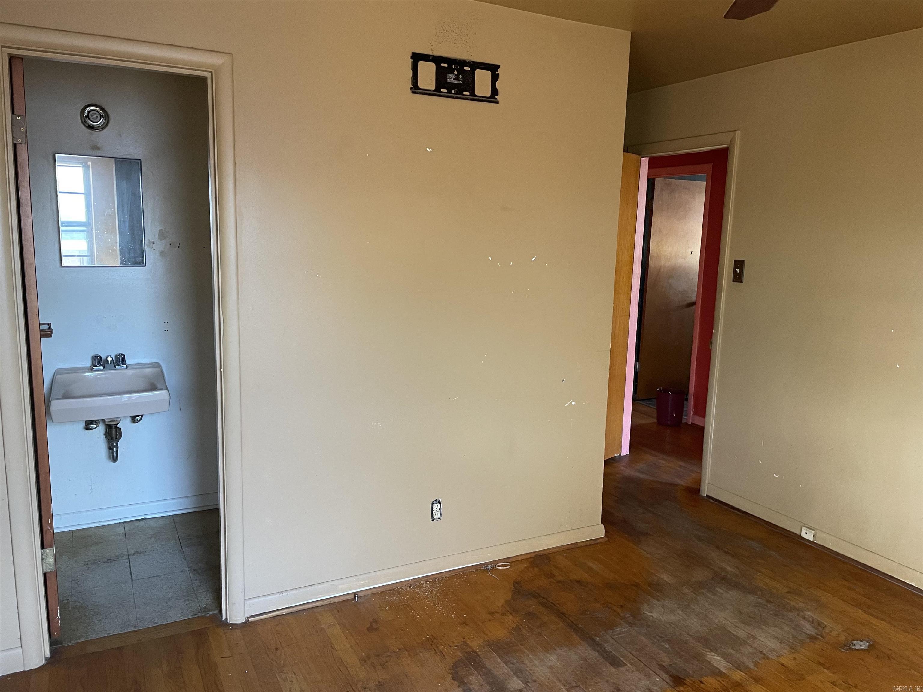 WAKEFIELD VILLAGE - Residential