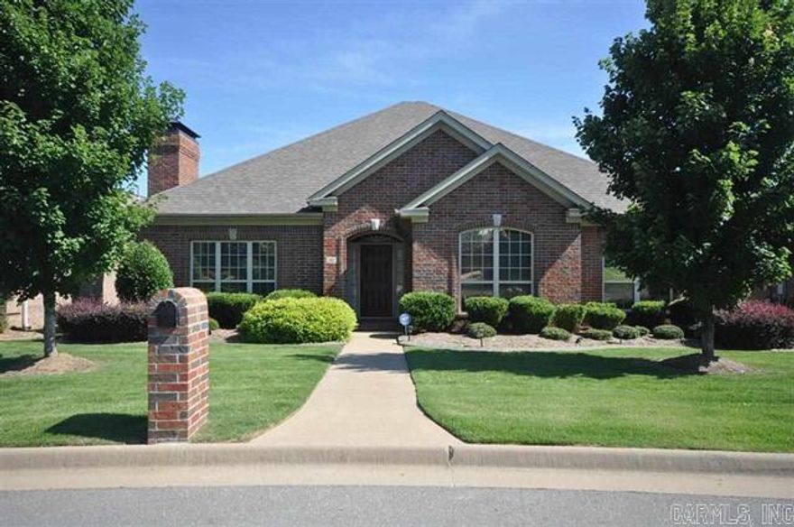 Luxury patio home with beautiful transom doorways, hardwood floors & crown molding.  Large kitchen with granite countertops, gas stove & island.  Formal living room w/built-ins & fireplace.  Dining room has octagon tray ceiling, plus chair rail.  Master features octagon tray ceiling.  Master bath w/double sink vanity, his/her closets, jetted tub & walk-in shower.  Large laundry room.  Come see before it's gone!!