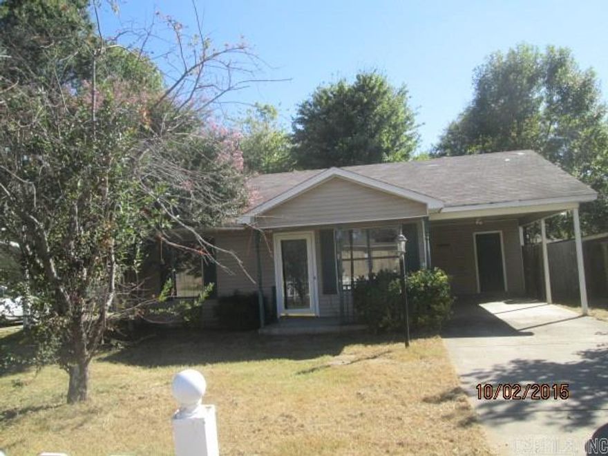 Located off Hwy 64E in heart of Conway. Vinyl siding home with three bedroom and one bath. Kitchen/dining room combination with lots of cabinet space and vinyl flooring. Wonderful first time home or investment property."Seller does not pay customary closing costs: including title policy, escrow fees, survey or transfer fees. Proof of funds required on cash transactions ; Lender Pre-Approval letter for financed offers (dated within last 30 days)." Seller is “Secretary of Veterans Affairs”.