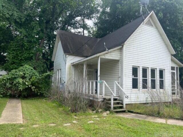 Investment opportunity available this home offers 2 bedrooms, 1 bath, spacious kitchen, wood floors and detached garage. Work is needed to make move in ready including sheet rock repairs and possible new roof, mold, mildew or discoloration may be present. Buyer to complete due diligence prior to offer, sold as is no inspection contingency. ***Property is lender-owned, is being sold āas-isā, and seller makes no representations or warranties