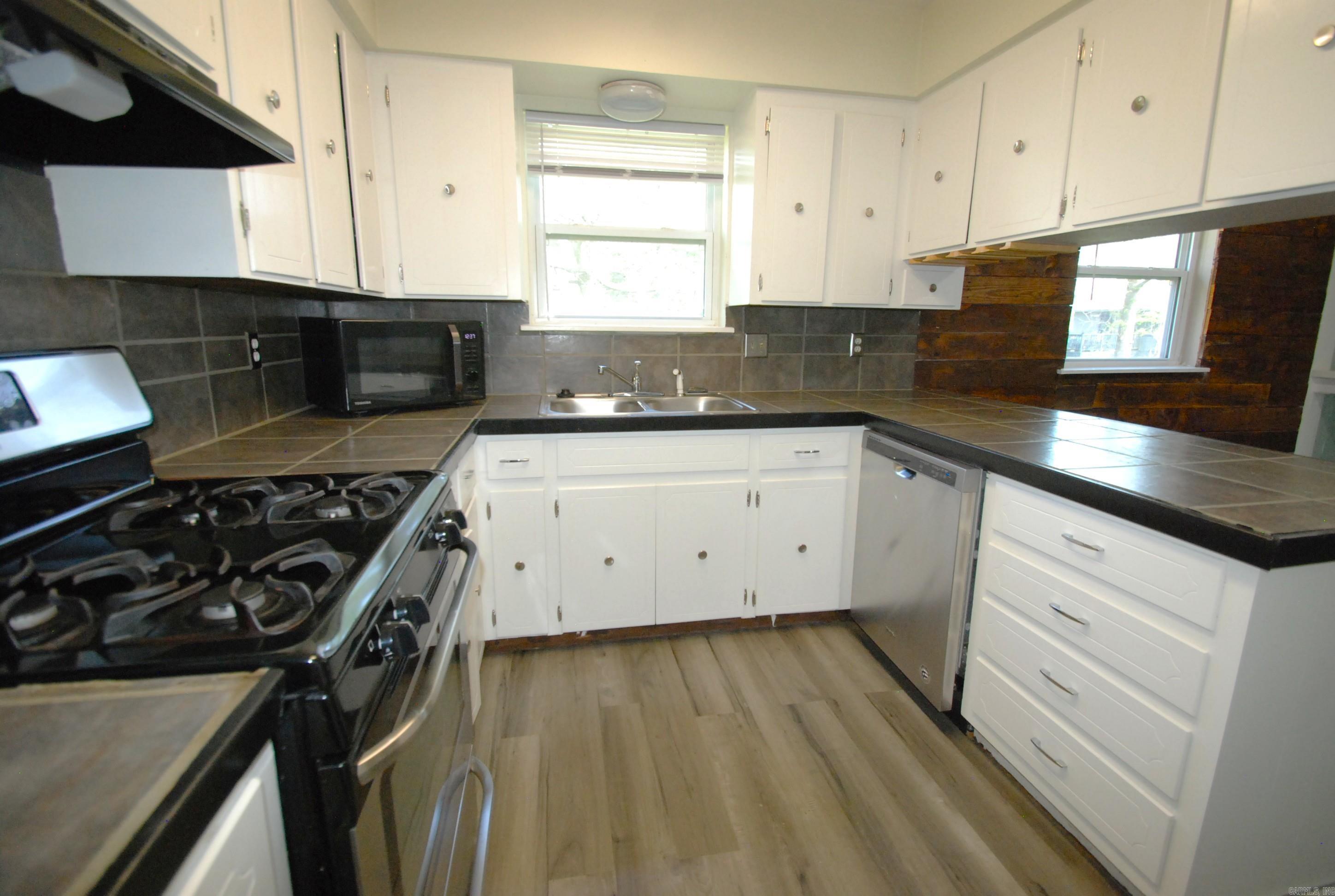 TWIN LAKES - Residential