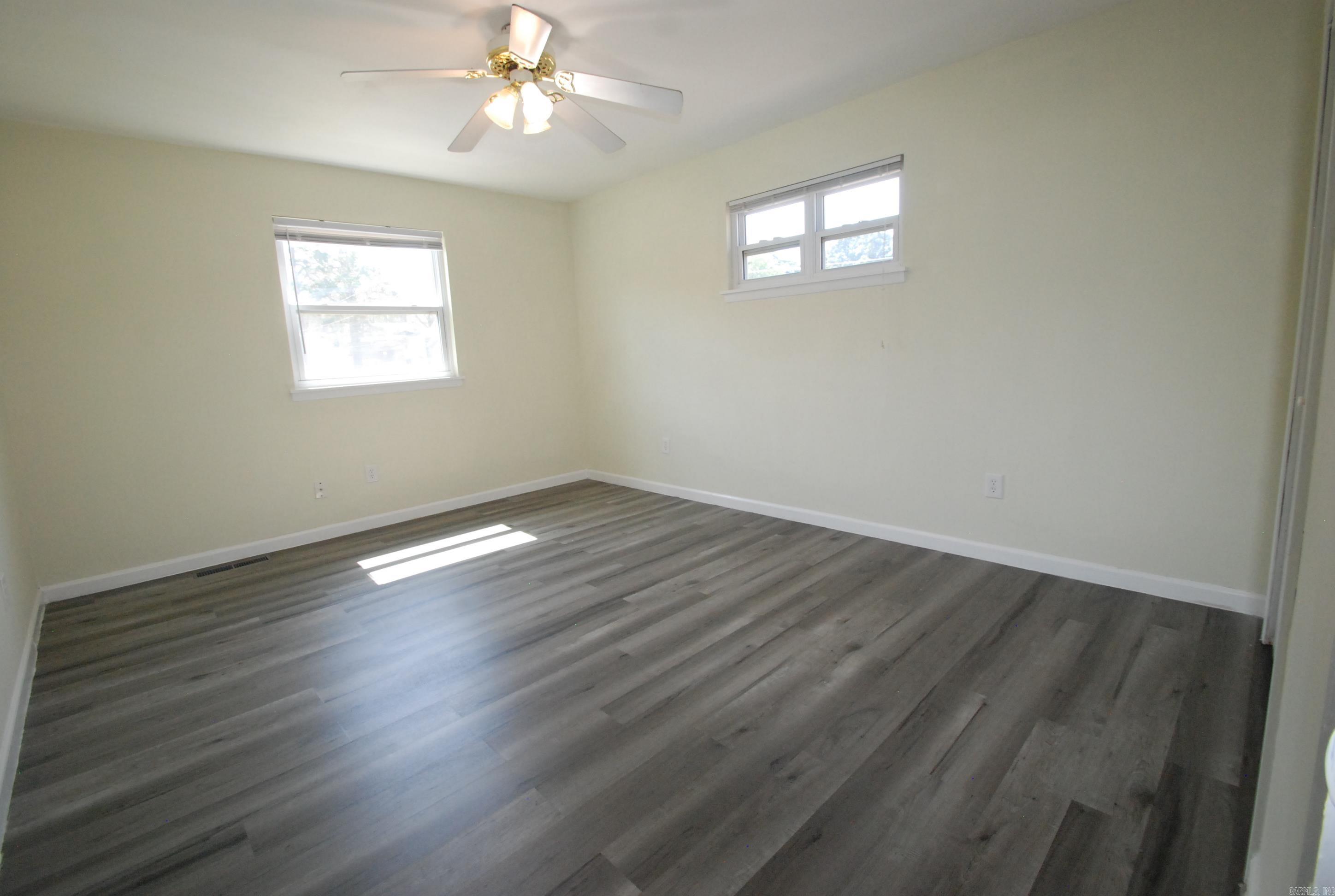 TWIN LAKES - Residential