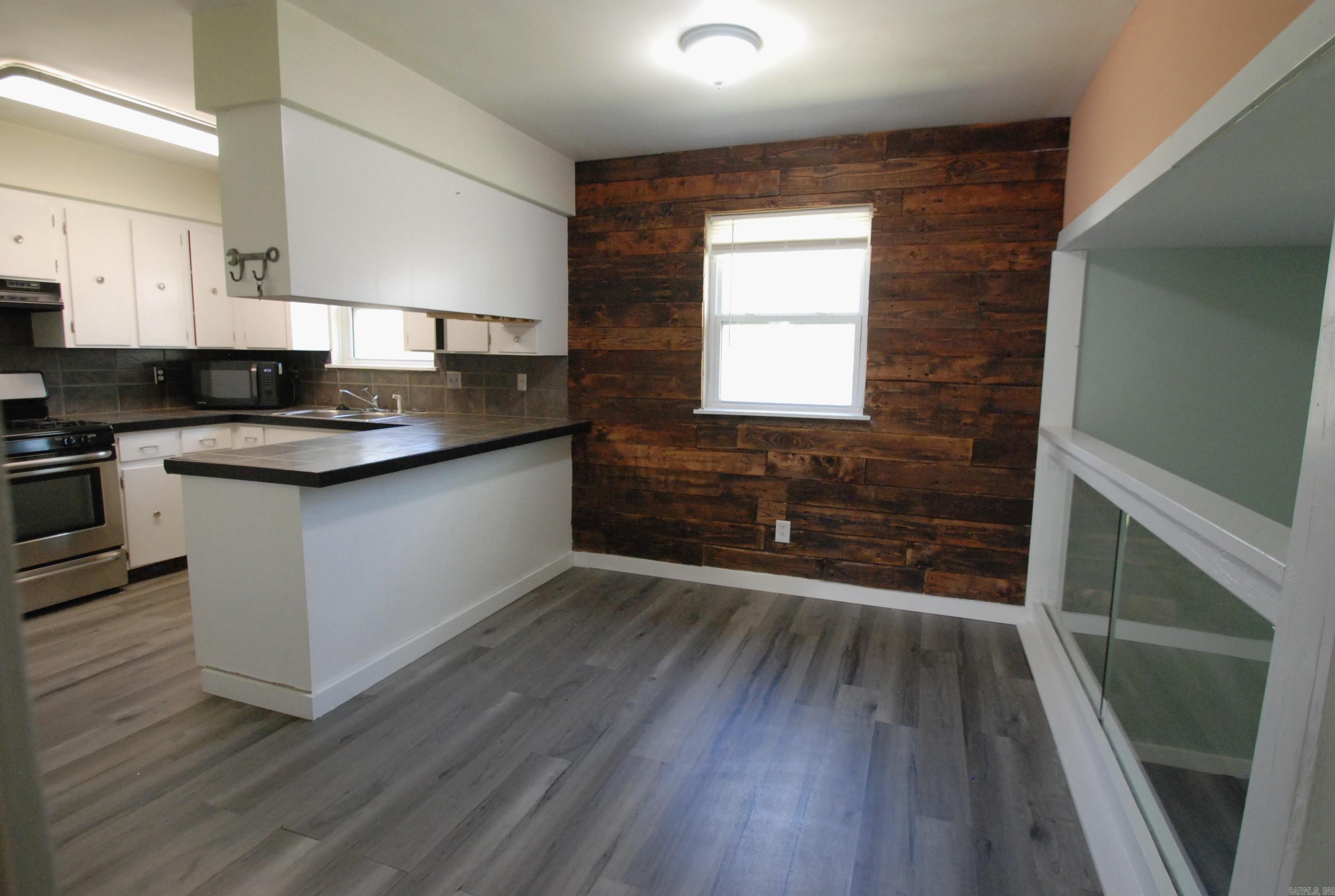 TWIN LAKES - Residential