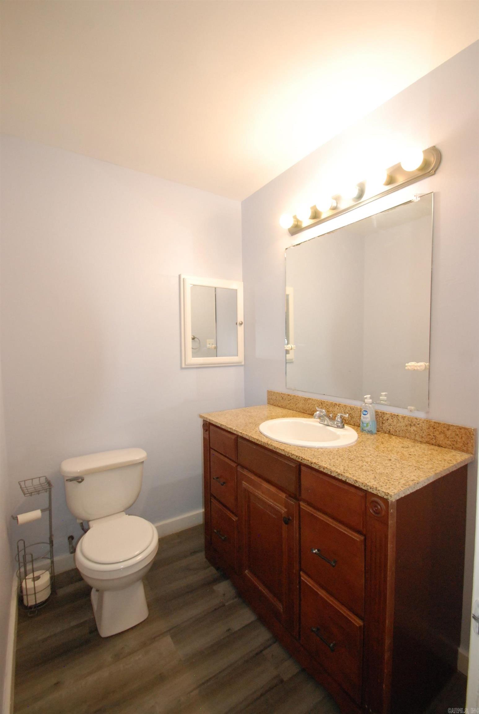 TWIN LAKES - Residential