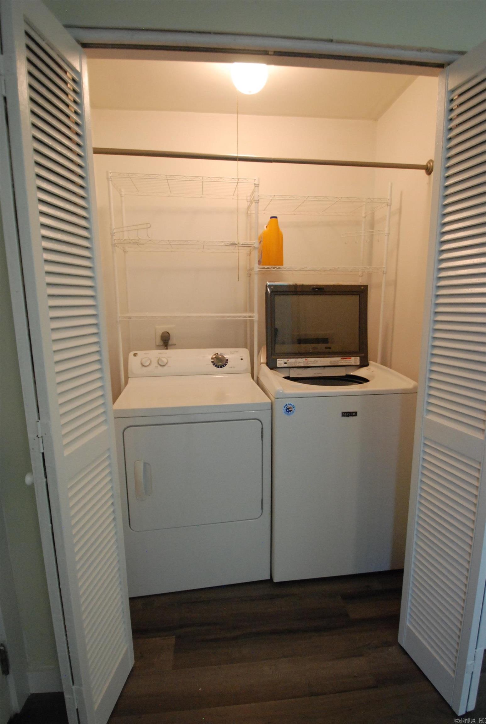 TWIN LAKES - Residential