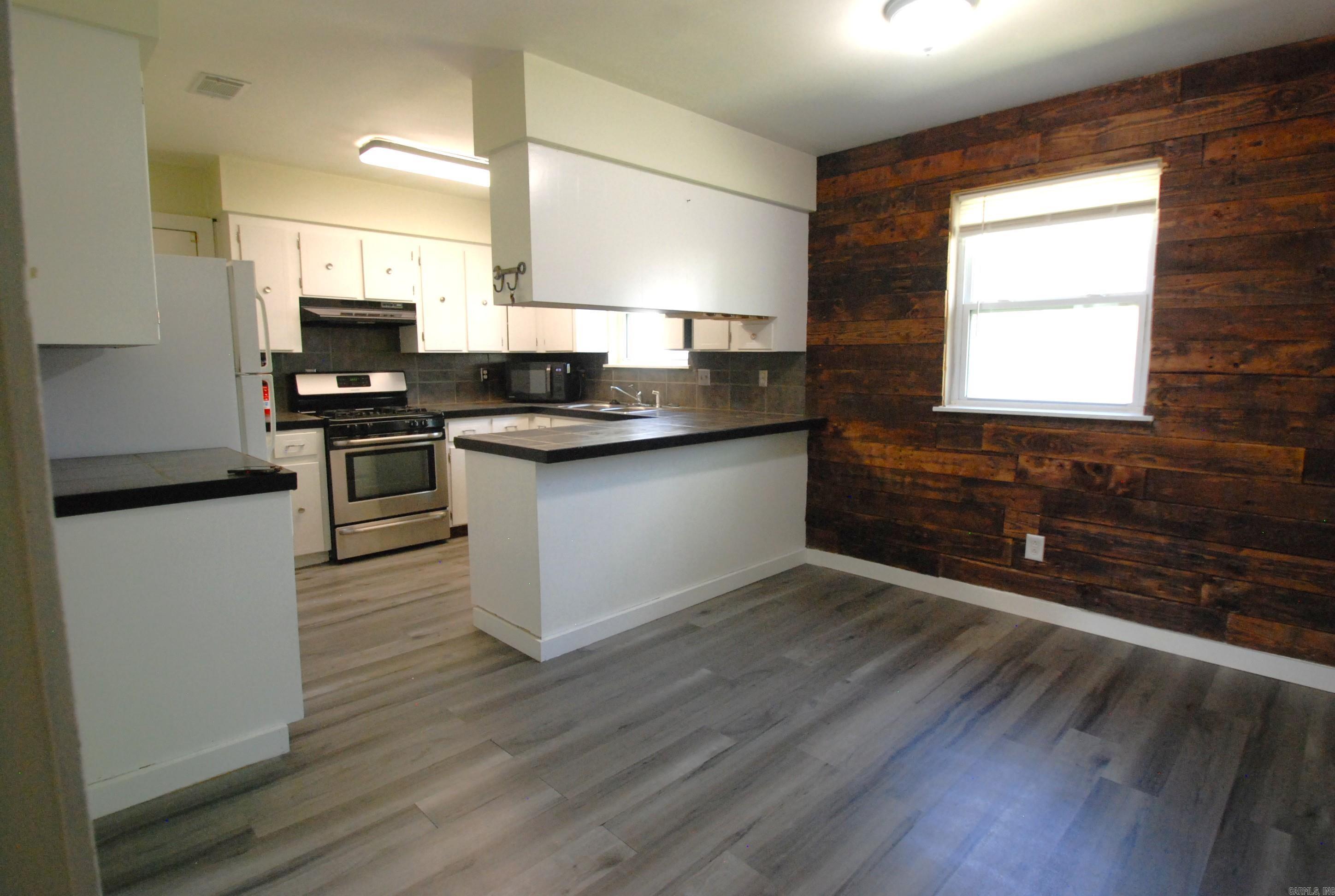 TWIN LAKES - Residential