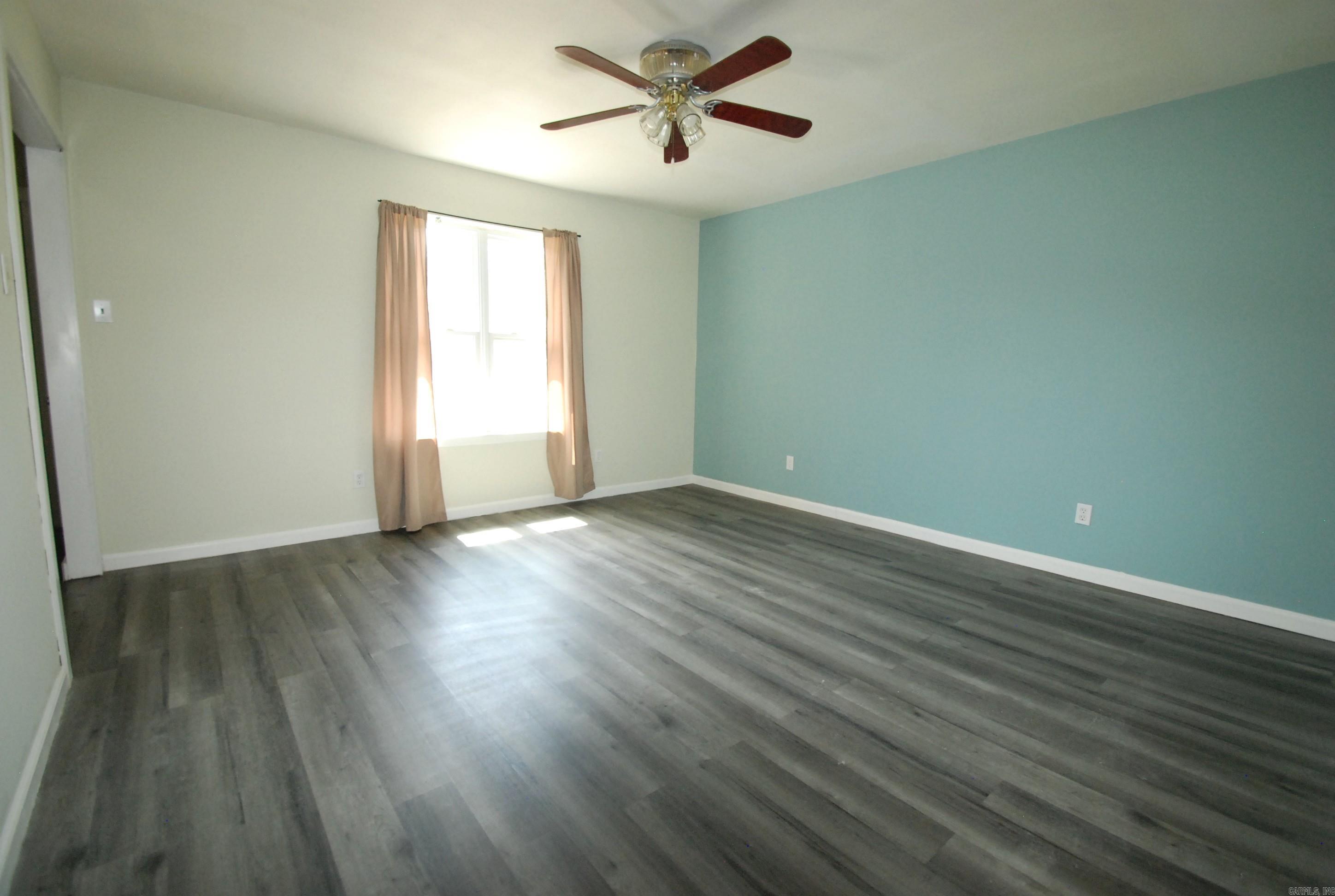 TWIN LAKES - Residential