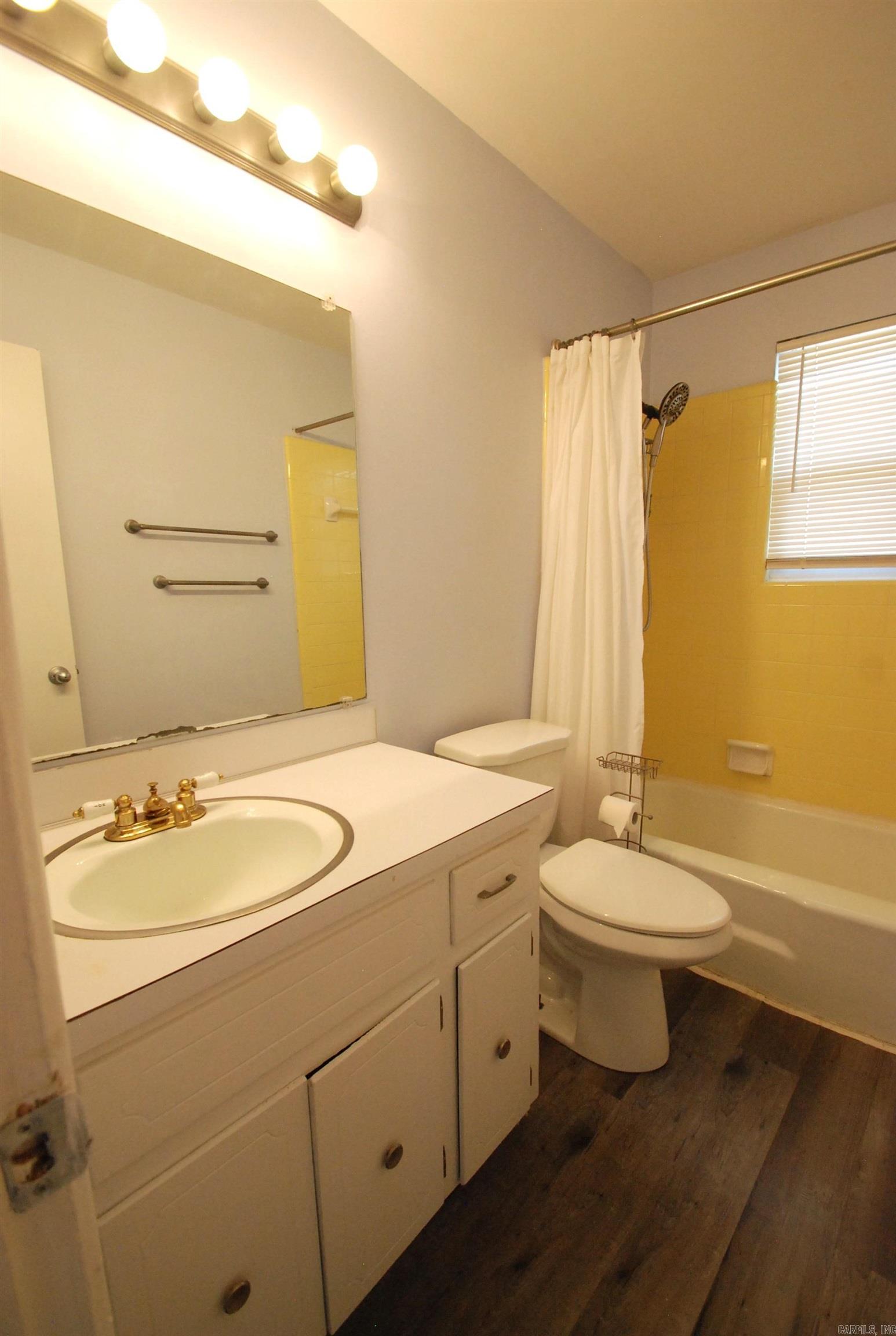 TWIN LAKES - Residential