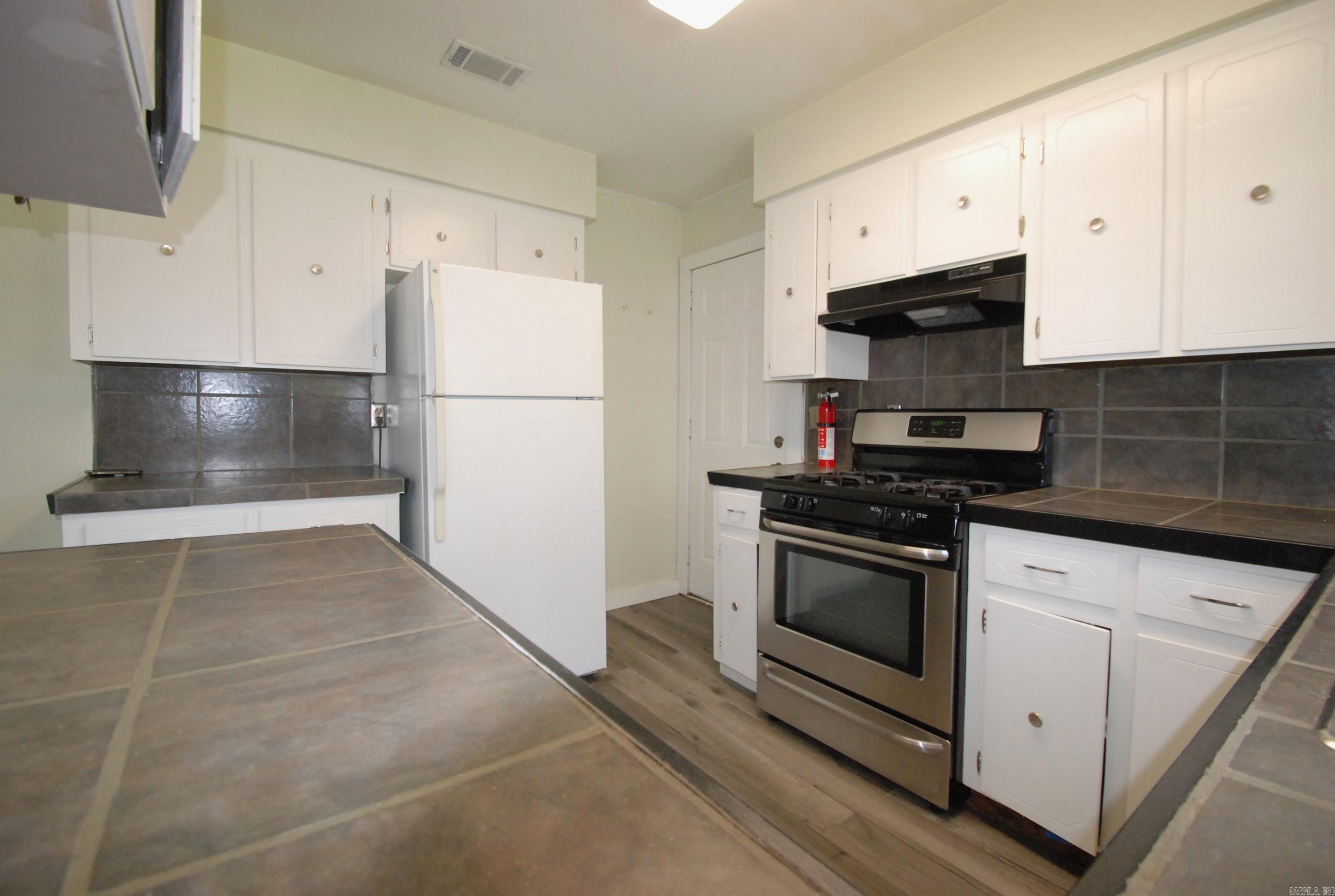 TWIN LAKES - Residential