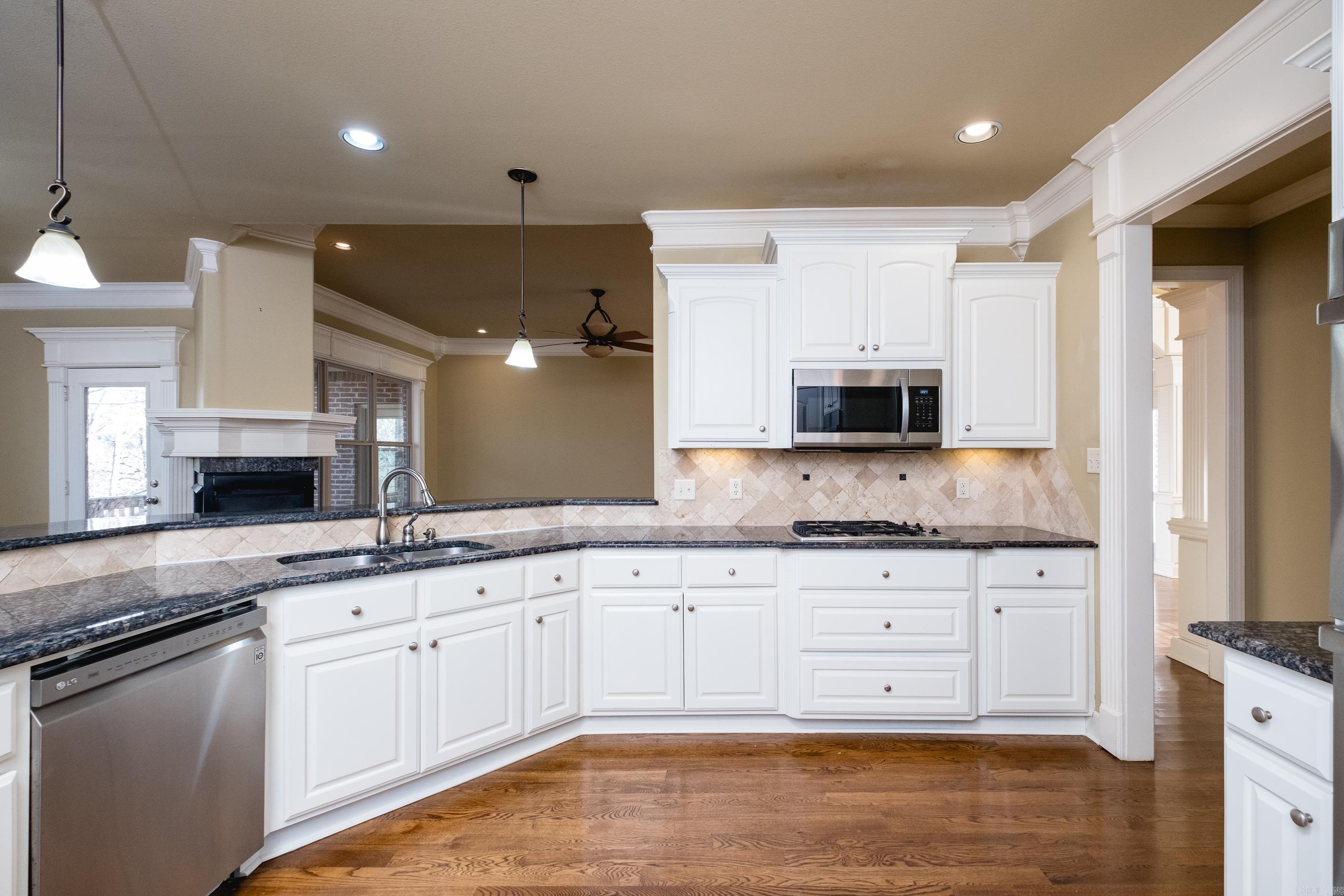 WOODLANDS EDGE - Residential