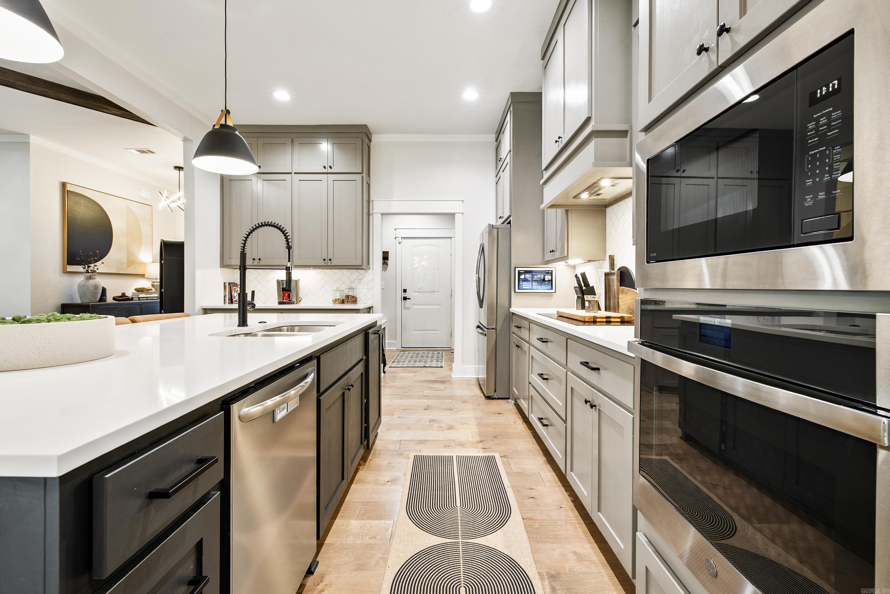 THE WOODS OF HURRICANE LAKE ESTA - Residential