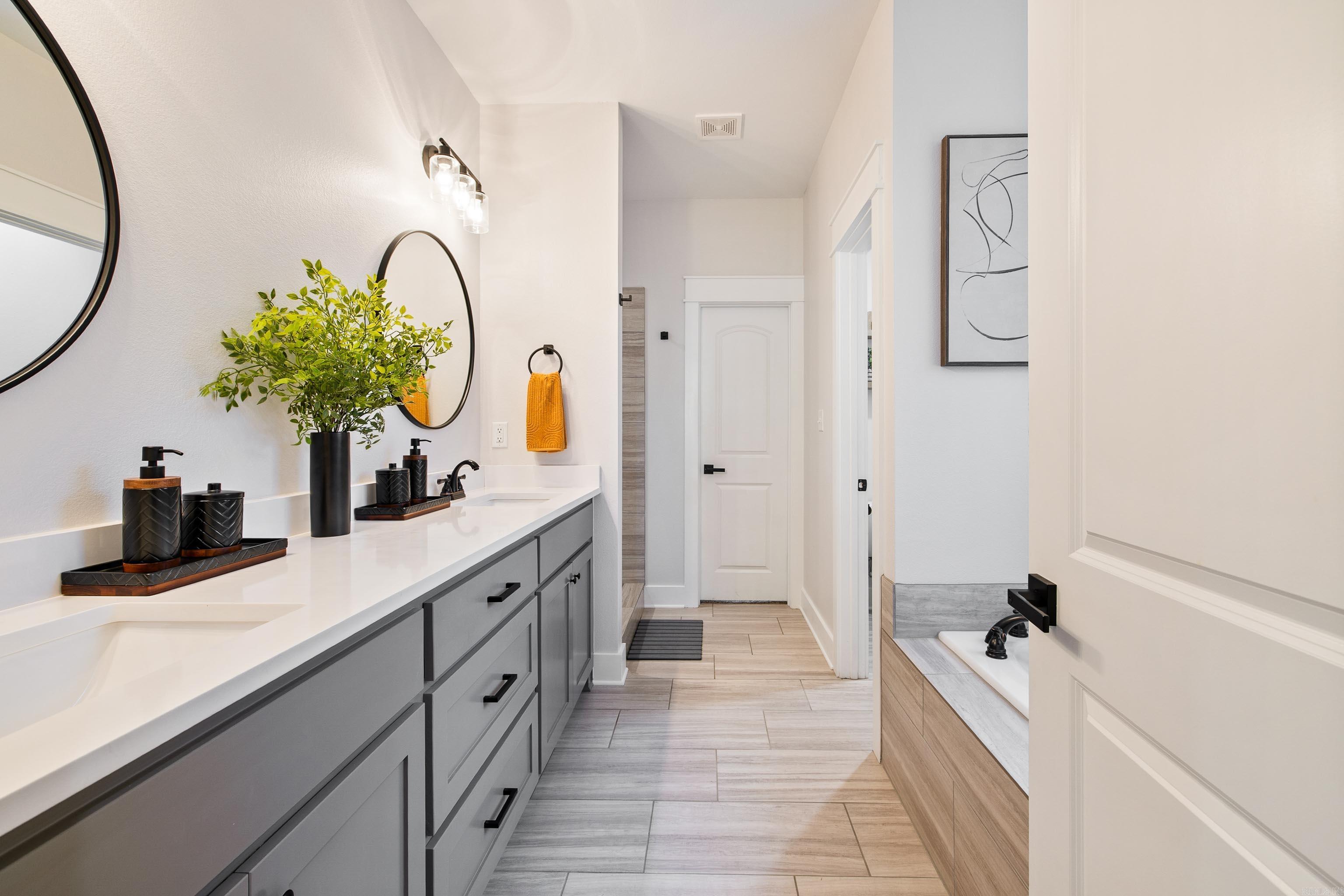 THE WOODS OF HURRICANE LAKE ESTA - Residential