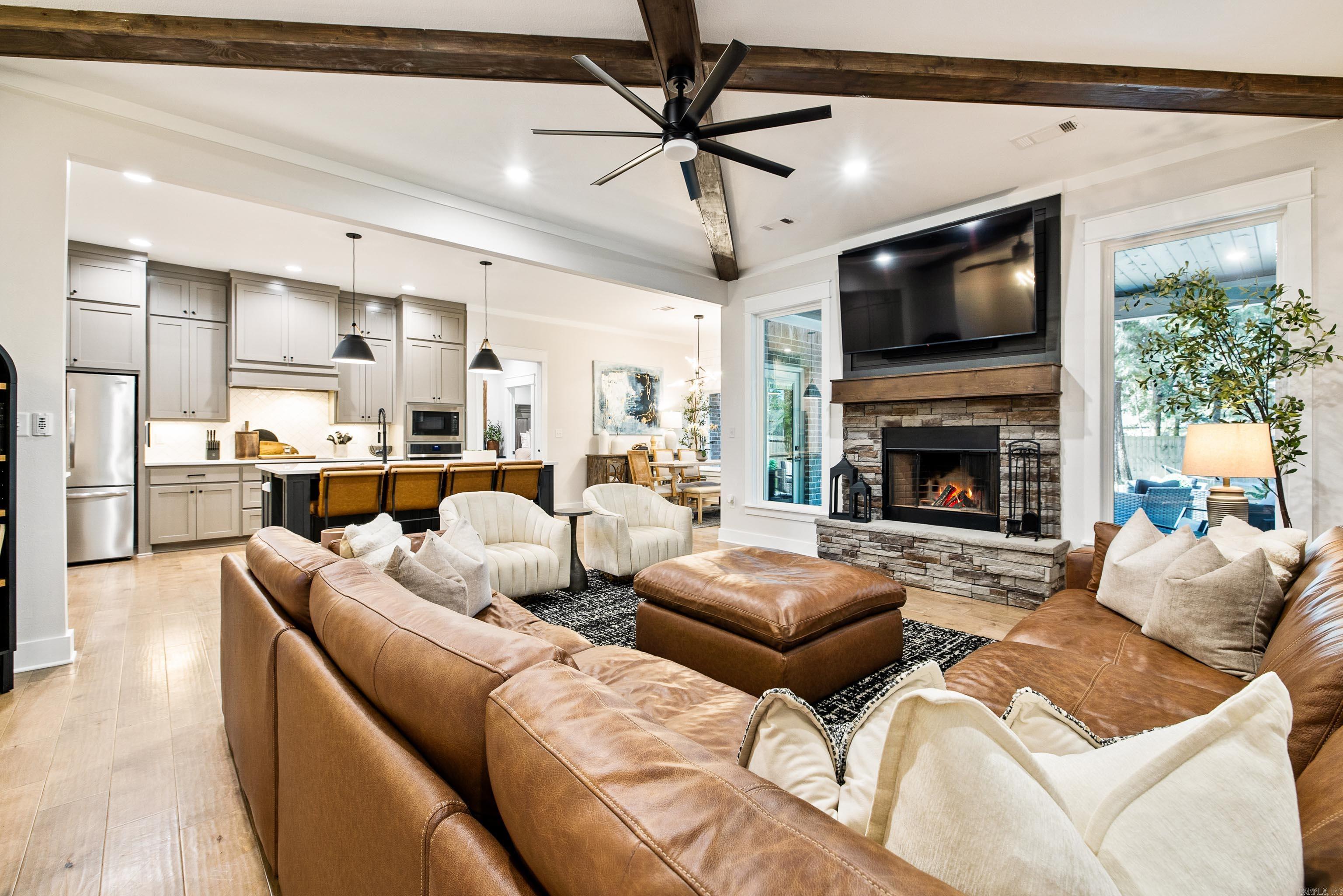 THE WOODS OF HURRICANE LAKE ESTA - Residential