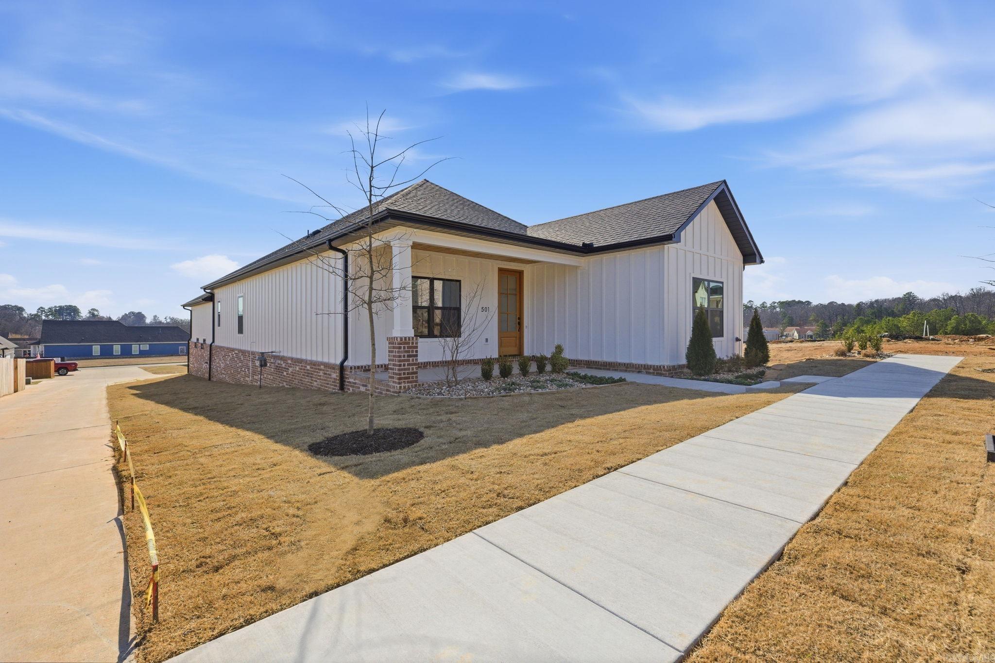 MIDTOWN BRYANT - Residential