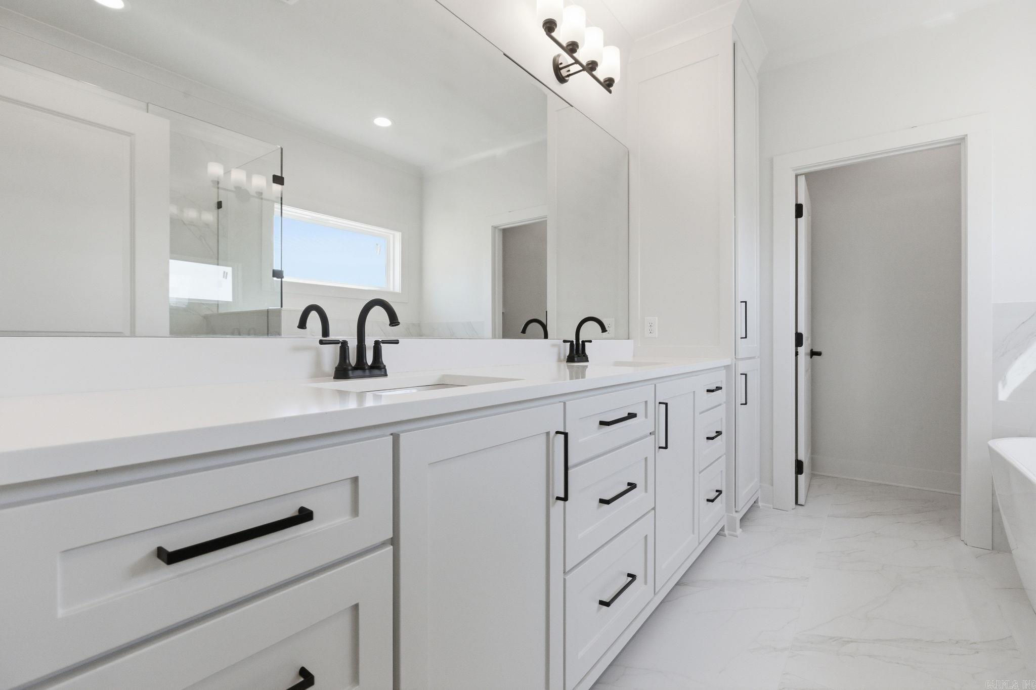 MIDTOWN BRYANT - Residential